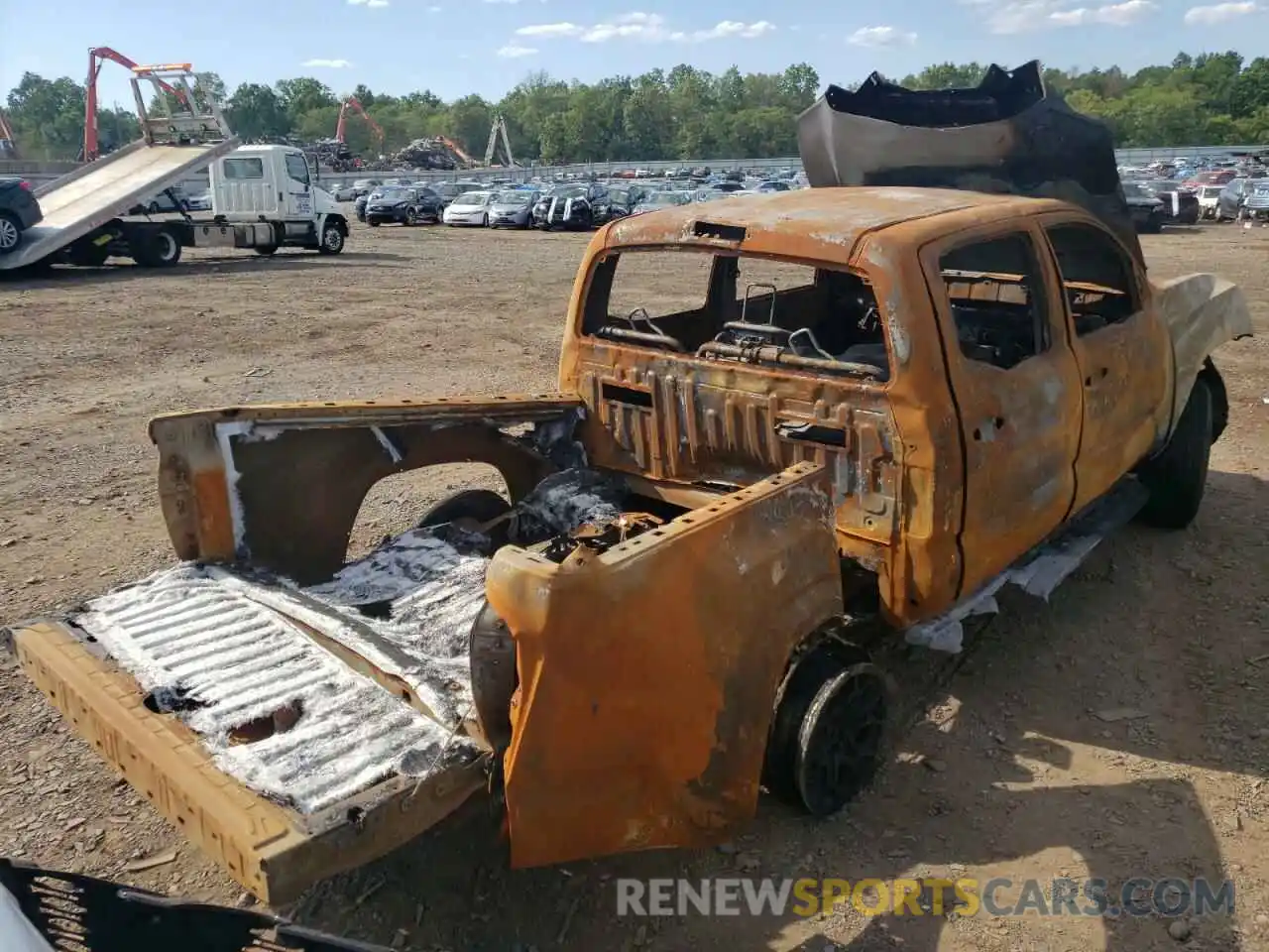 4 Photograph of a damaged car 5TFCZ5AN0MX270269 TOYOTA TACOMA 2021