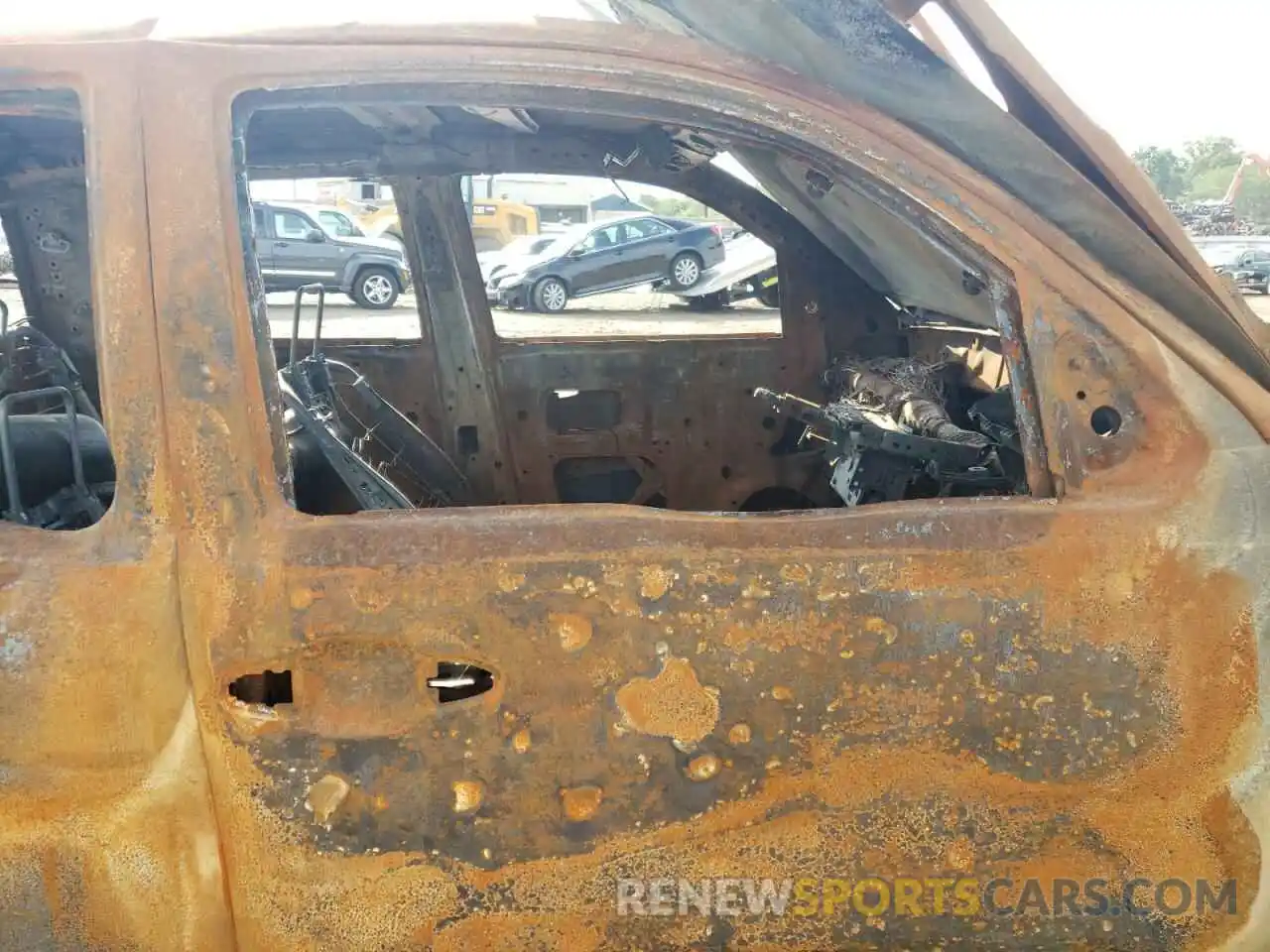 5 Photograph of a damaged car 5TFCZ5AN0MX270269 TOYOTA TACOMA 2021