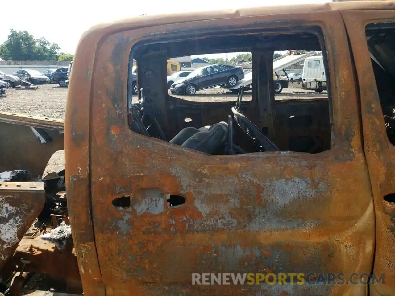 6 Photograph of a damaged car 5TFCZ5AN0MX270269 TOYOTA TACOMA 2021