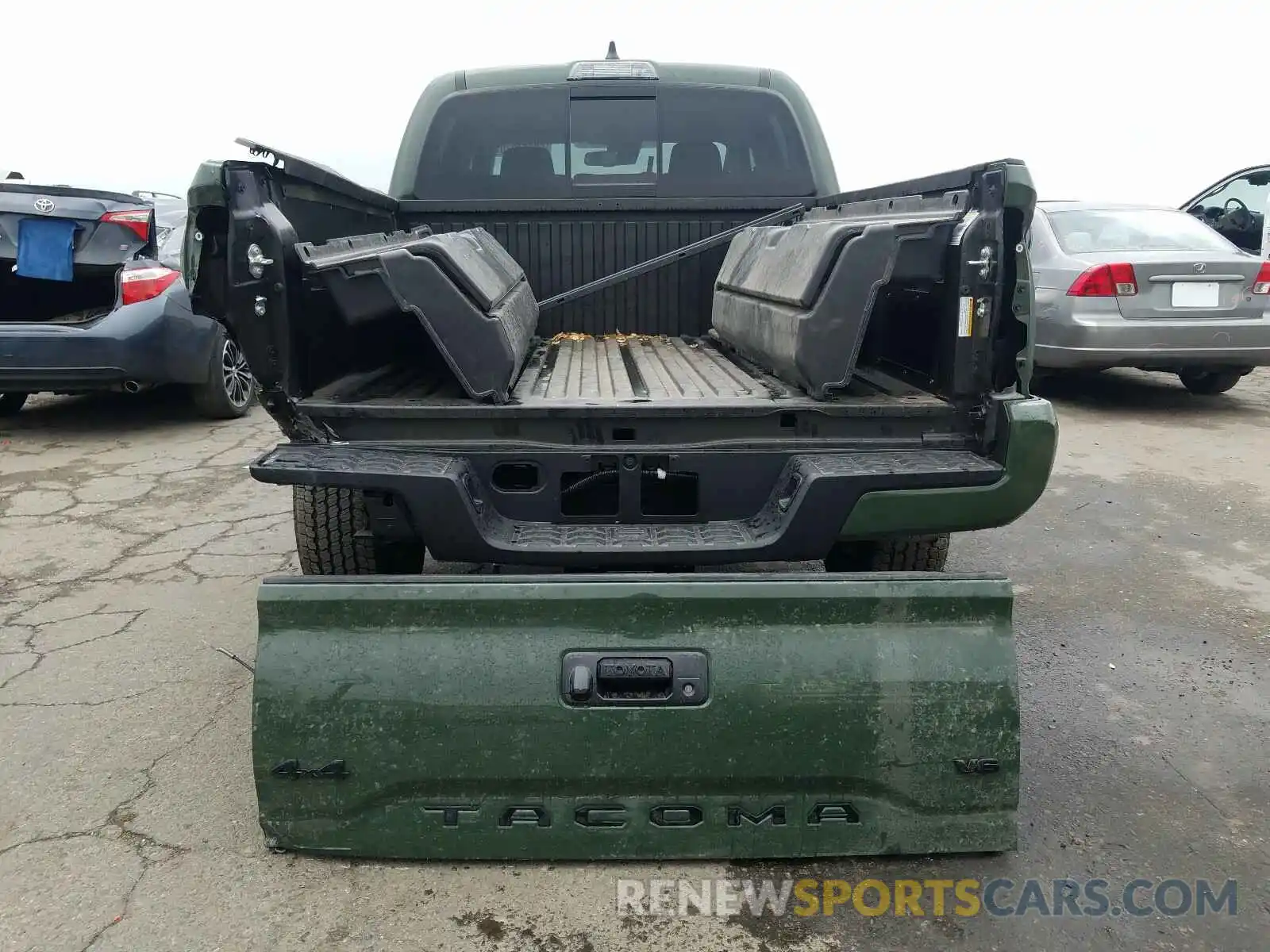 9 Photograph of a damaged car 5TFCZ5AN1MX246627 TOYOTA TACOMA 2021