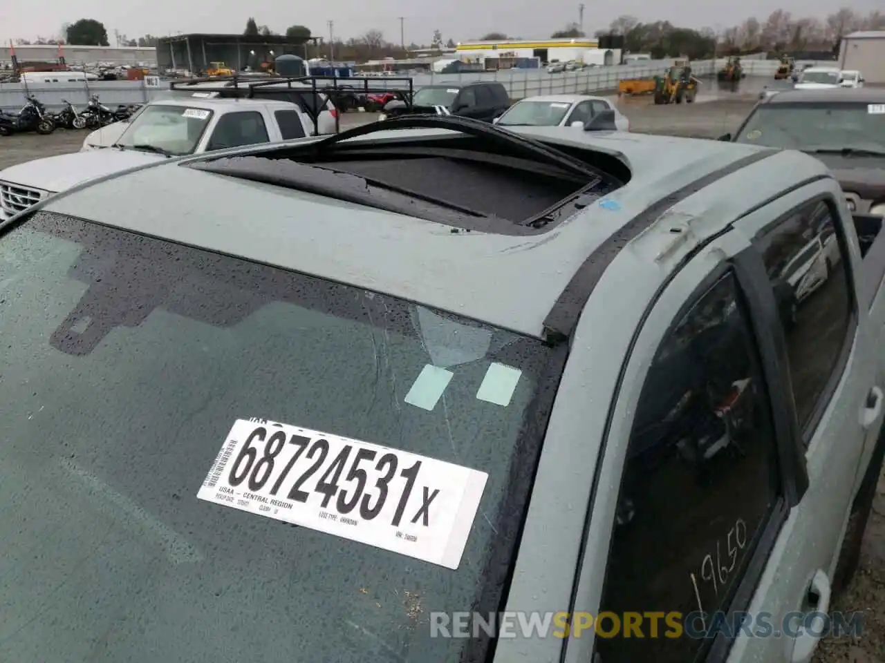 9 Photograph of a damaged car 5TFCZ5AN1MX248930 TOYOTA TACOMA 2021