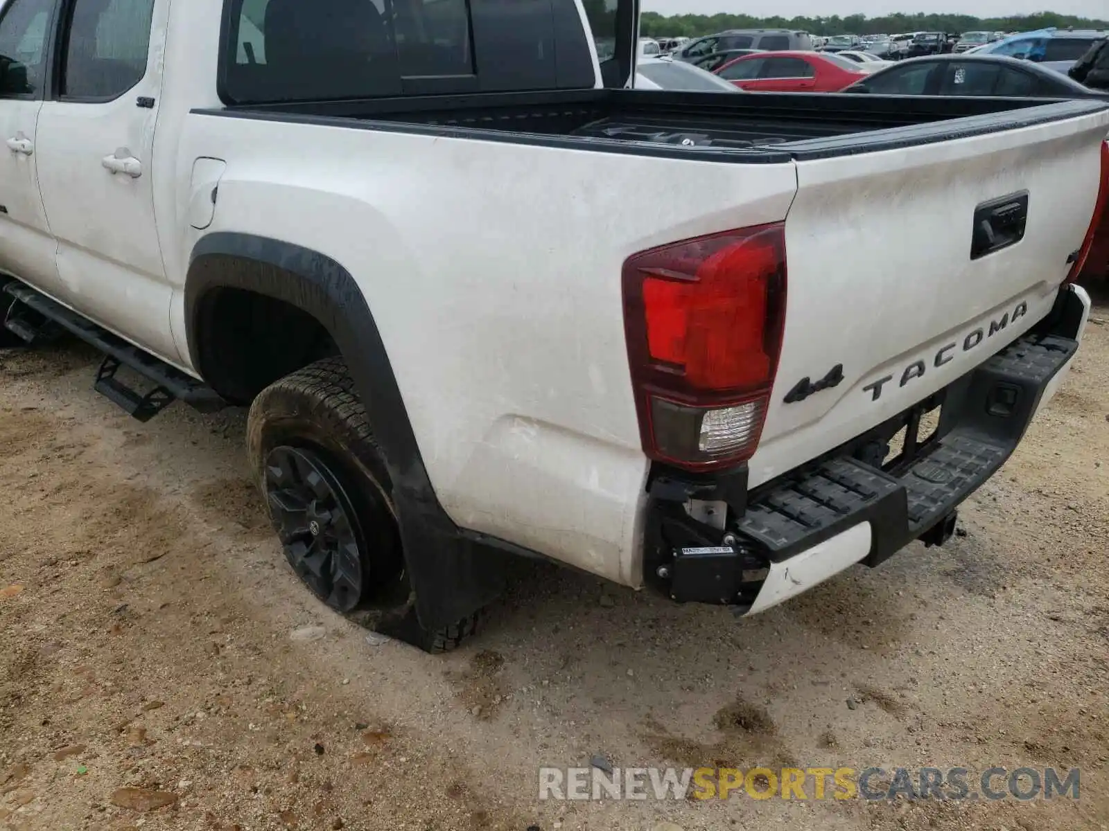 9 Photograph of a damaged car 5TFCZ5AN1MX252489 TOYOTA TACOMA 2021