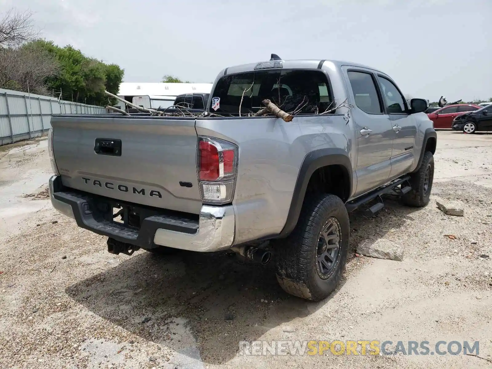 4 Фотография поврежденного автомобиля 5TFCZ5AN1MX254632 TOYOTA TACOMA 2021