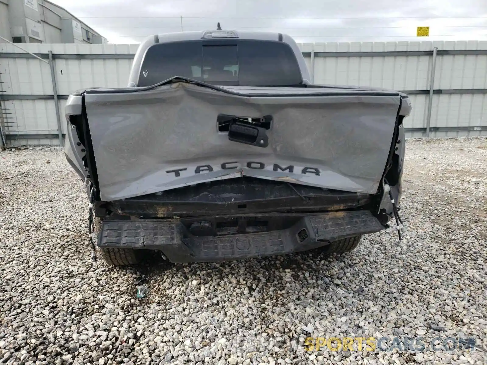 9 Photograph of a damaged car 5TFCZ5AN1MX265775 TOYOTA TACOMA 2021