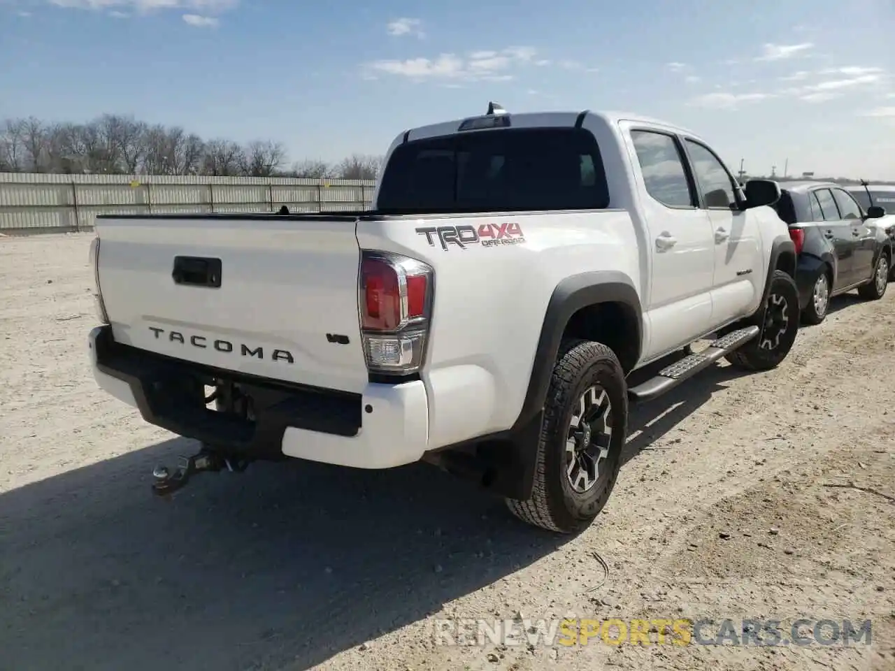 4 Photograph of a damaged car 5TFCZ5AN1MX282768 TOYOTA TACOMA 2021