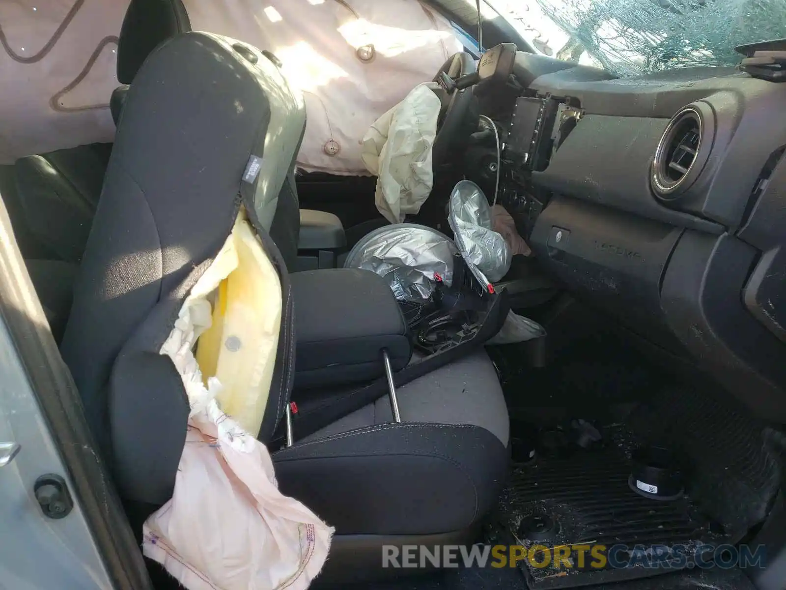 5 Photograph of a damaged car 5TFCZ5AN2MX247110 TOYOTA TACOMA 2021