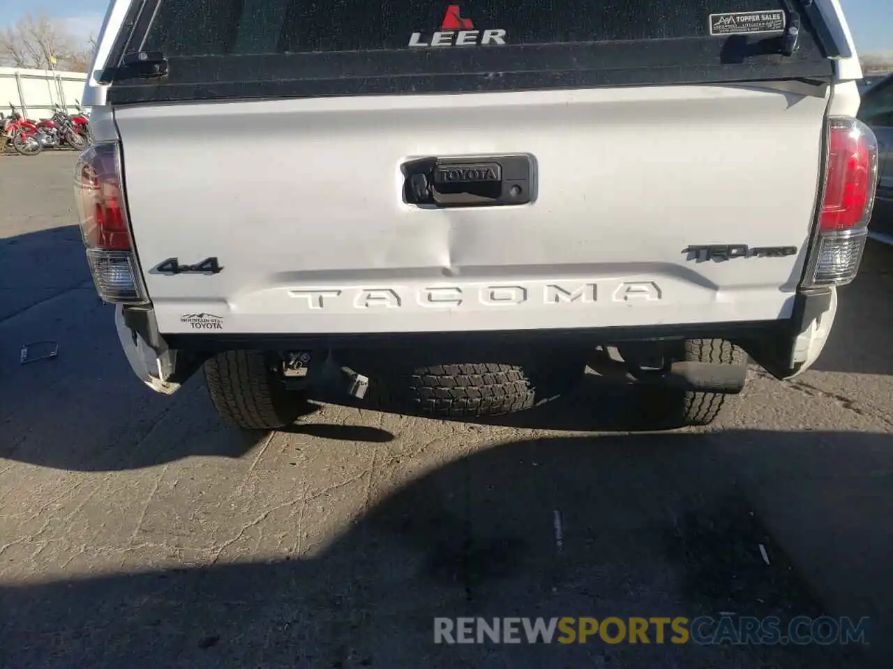 9 Photograph of a damaged car 5TFCZ5AN2MX248158 TOYOTA TACOMA 2021