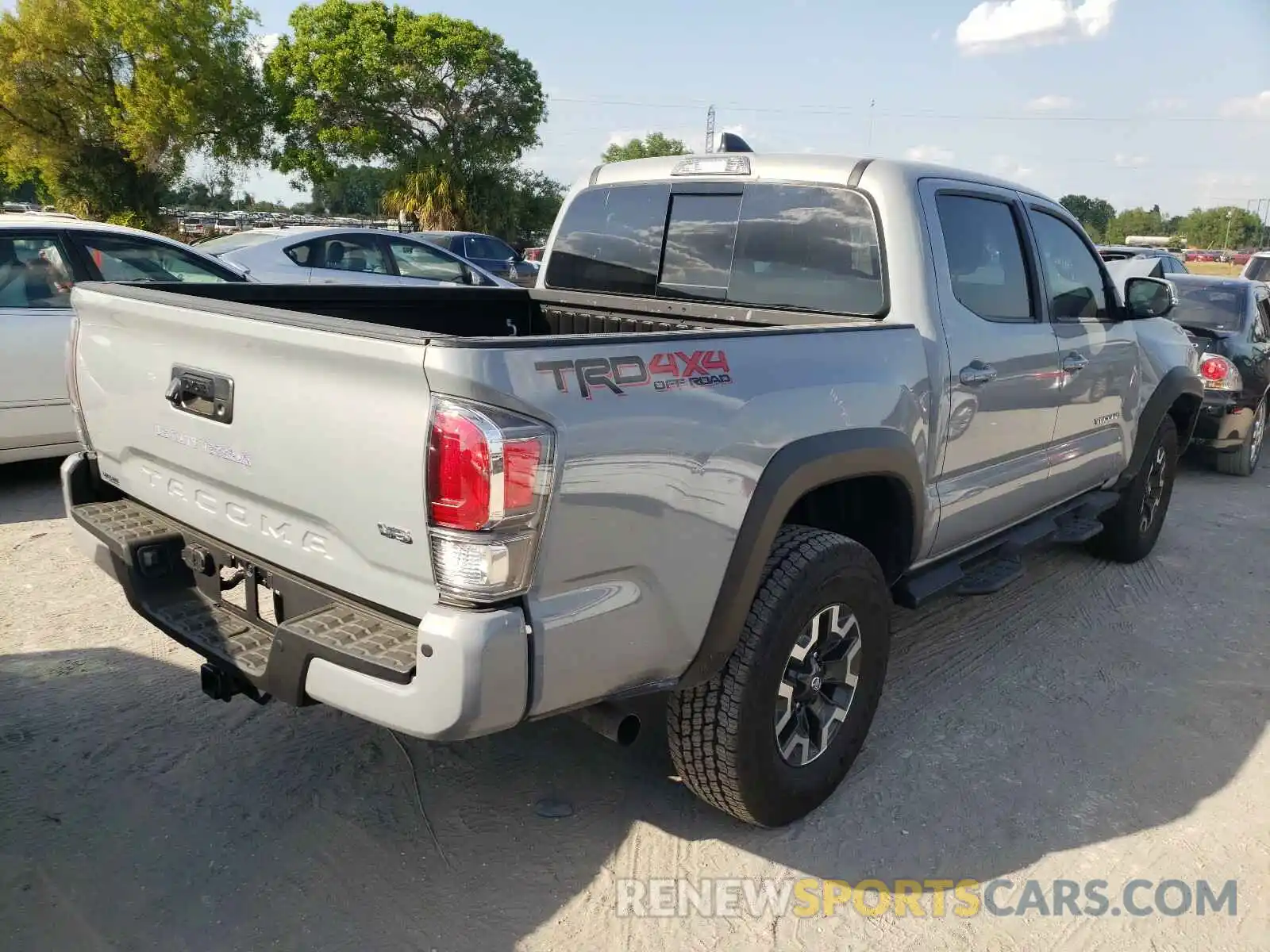 4 Photograph of a damaged car 5TFCZ5AN2MX253232 TOYOTA TACOMA 2021