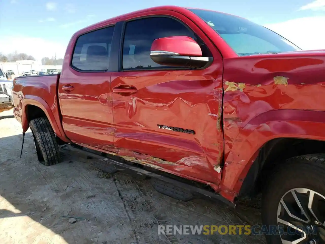 9 Photograph of a damaged car 5TFCZ5AN2MX259905 TOYOTA TACOMA 2021