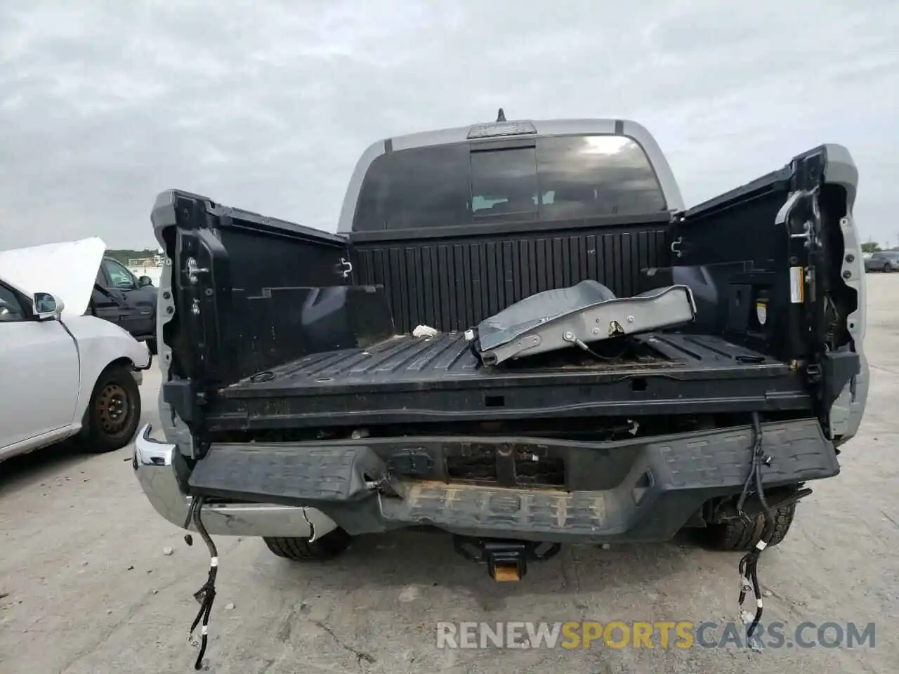 9 Photograph of a damaged car 5TFCZ5AN2MX263193 TOYOTA TACOMA 2021