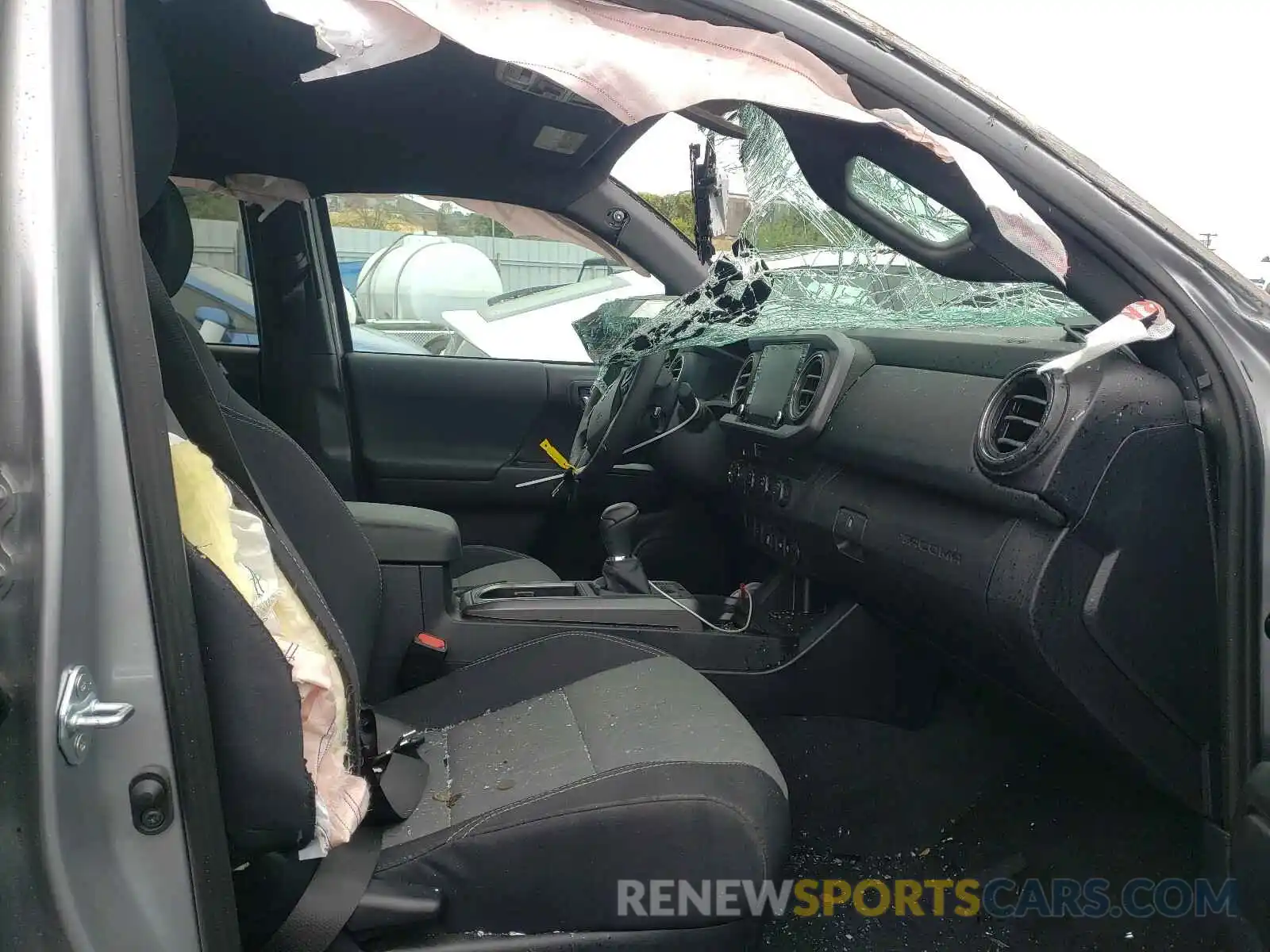 5 Photograph of a damaged car 5TFCZ5AN2MX264876 TOYOTA TACOMA 2021