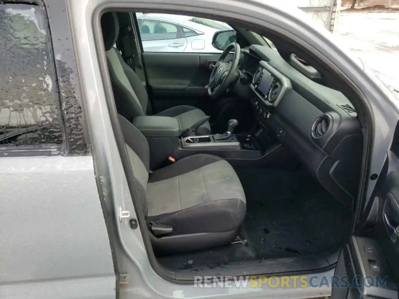 5 Photograph of a damaged car 5TFCZ5AN2MX267311 TOYOTA TACOMA 2021