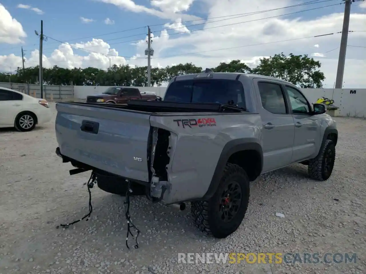 4 Photograph of a damaged car 5TFCZ5AN2MX272105 TOYOTA TACOMA 2021