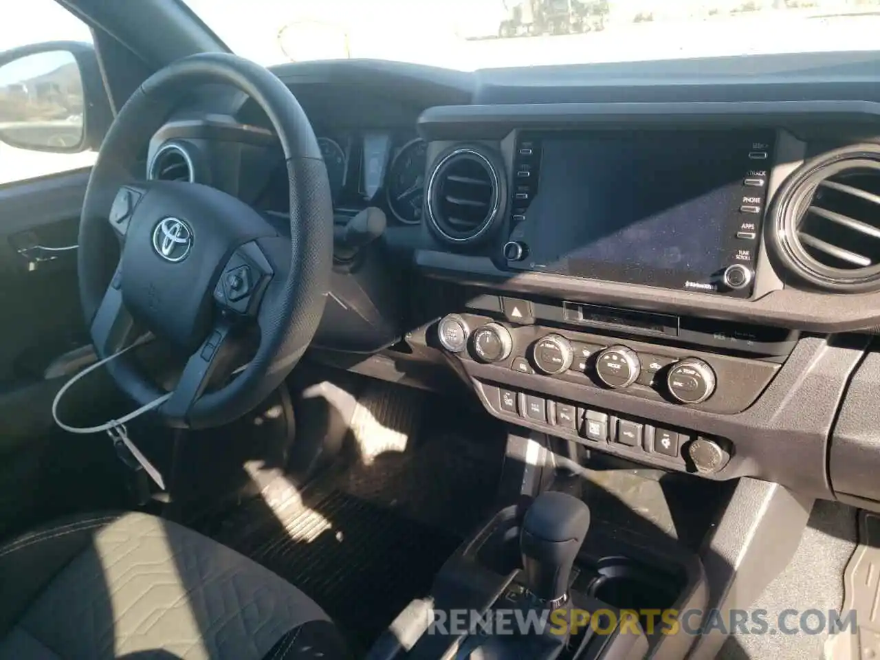 9 Photograph of a damaged car 5TFCZ5AN2MX282505 TOYOTA TACOMA 2021