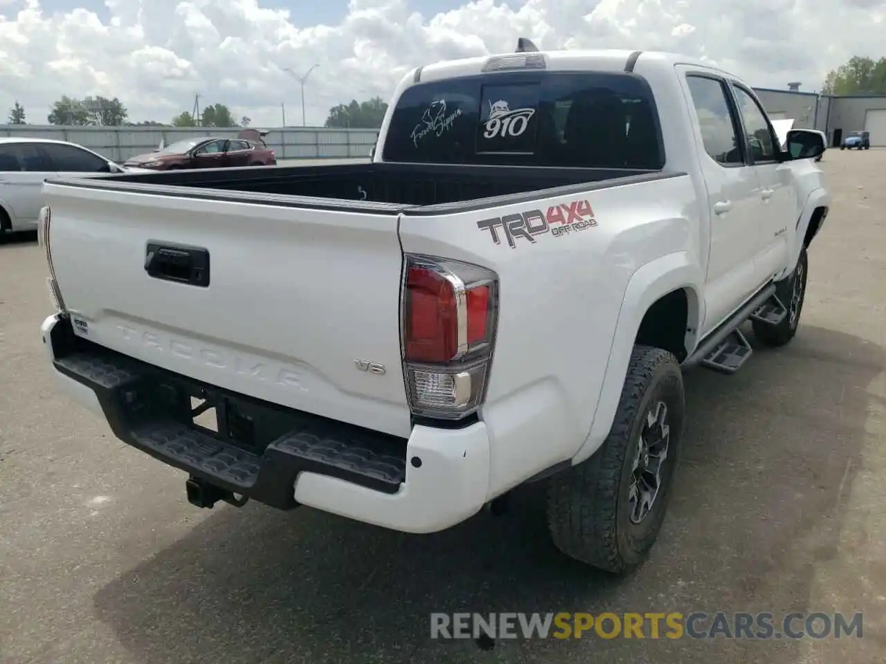 4 Photograph of a damaged car 5TFCZ5AN3MX246872 TOYOTA TACOMA 2021