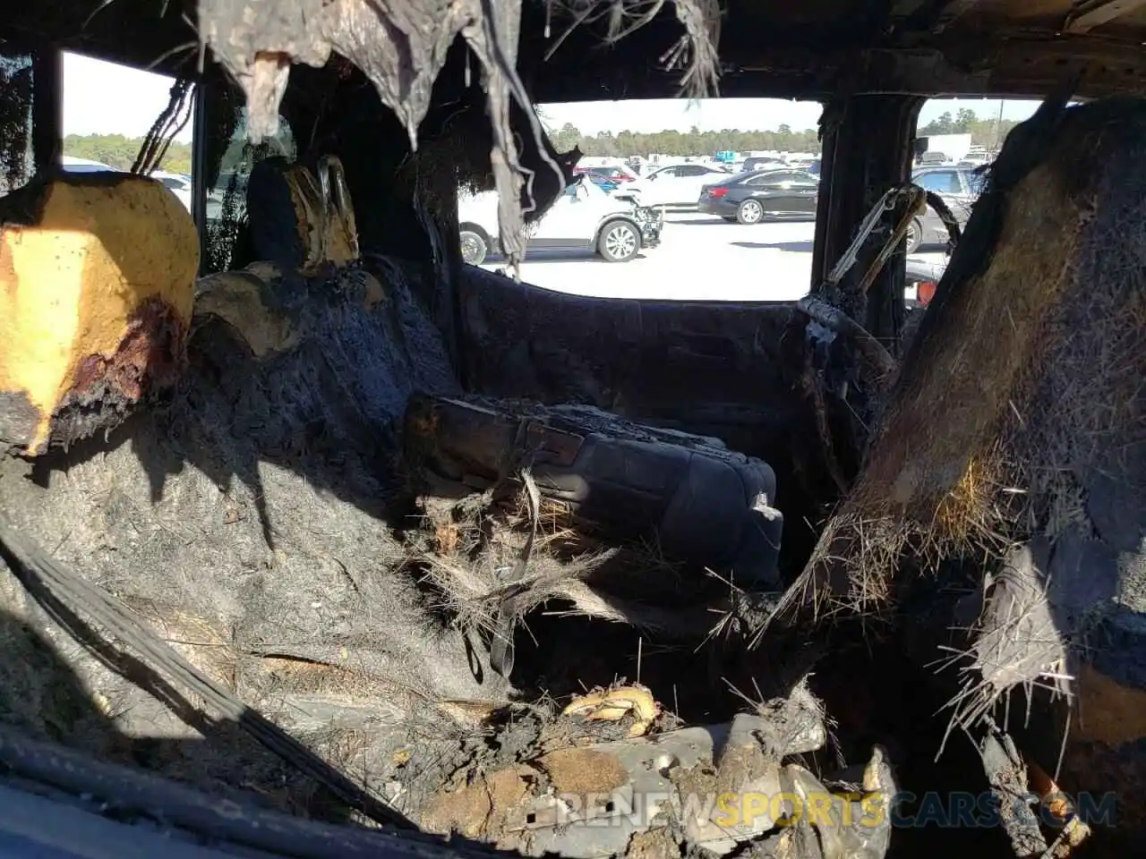 10 Photograph of a damaged car 5TFCZ5AN4MX245813 TOYOTA TACOMA 2021