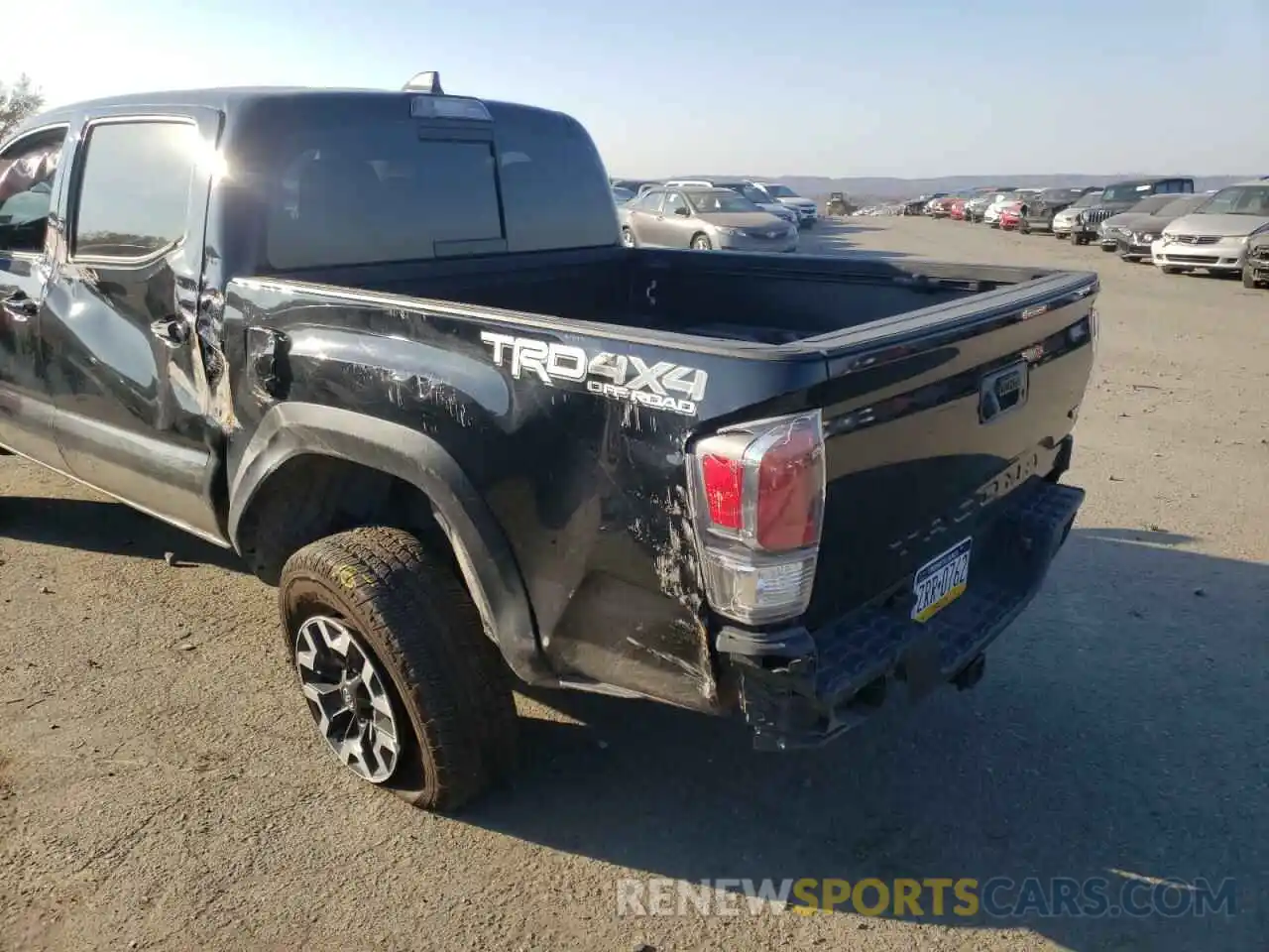 10 Photograph of a damaged car 5TFCZ5AN4MX246413 TOYOTA TACOMA 2021