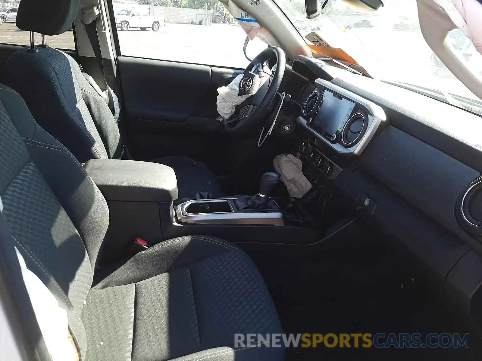 5 Photograph of a damaged car 5TFCZ5AN4MX265964 TOYOTA TACOMA 2021