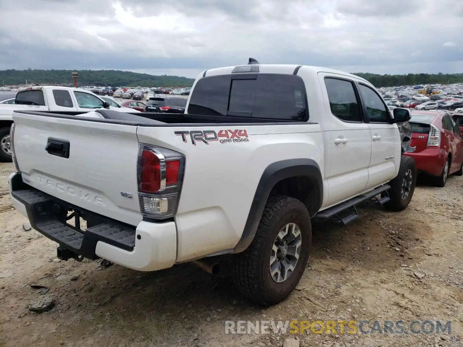 4 Photograph of a damaged car 5TFCZ5AN4MX270548 TOYOTA TACOMA 2021