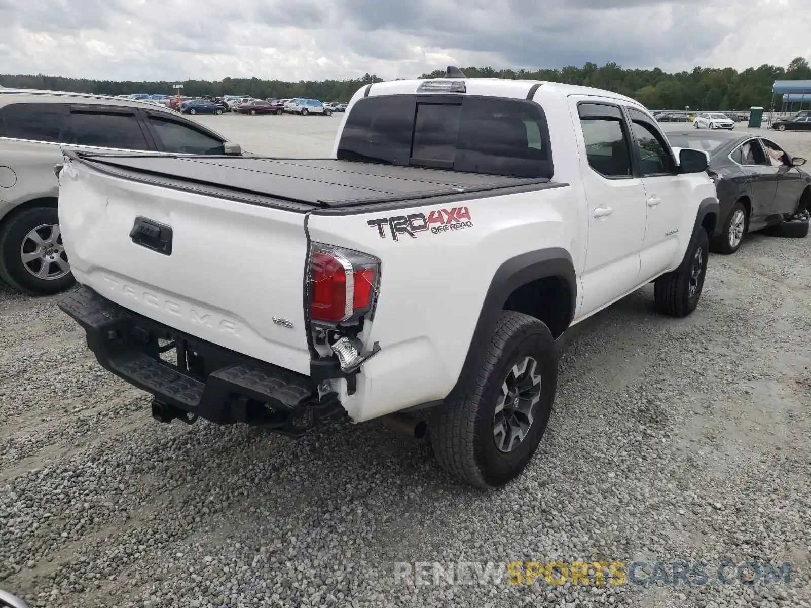 4 Photograph of a damaged car 5TFCZ5AN4MX271084 TOYOTA TACOMA 2021