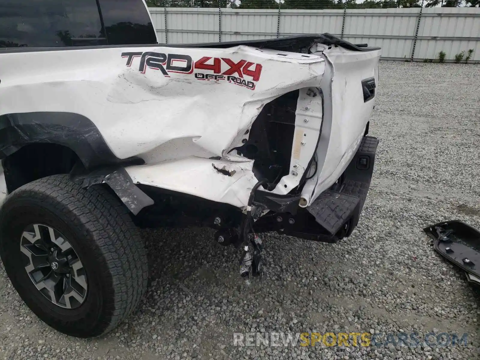 9 Photograph of a damaged car 5TFCZ5AN4MX271084 TOYOTA TACOMA 2021