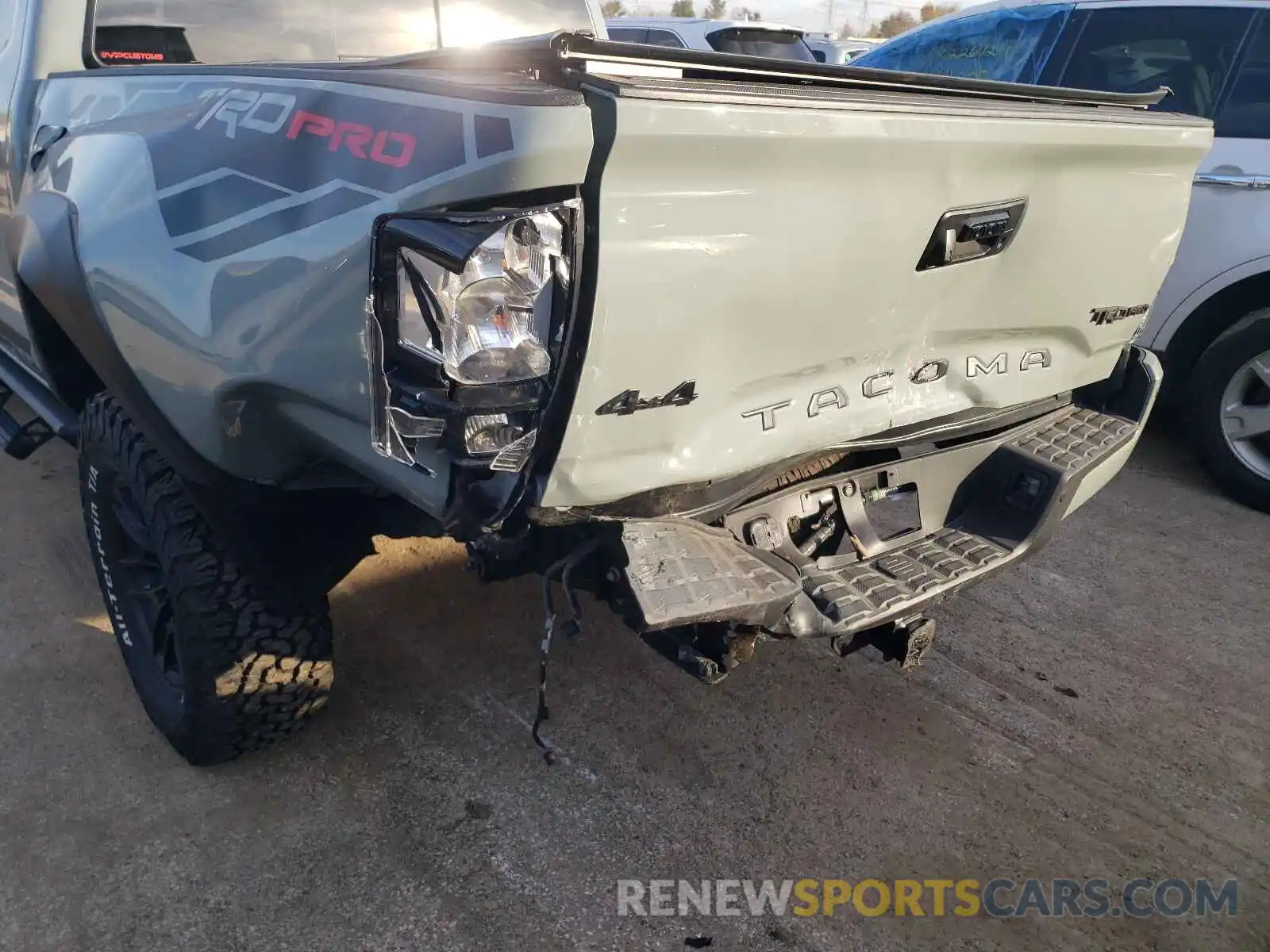 9 Photograph of a damaged car 5TFCZ5AN5MX248543 TOYOTA TACOMA 2021