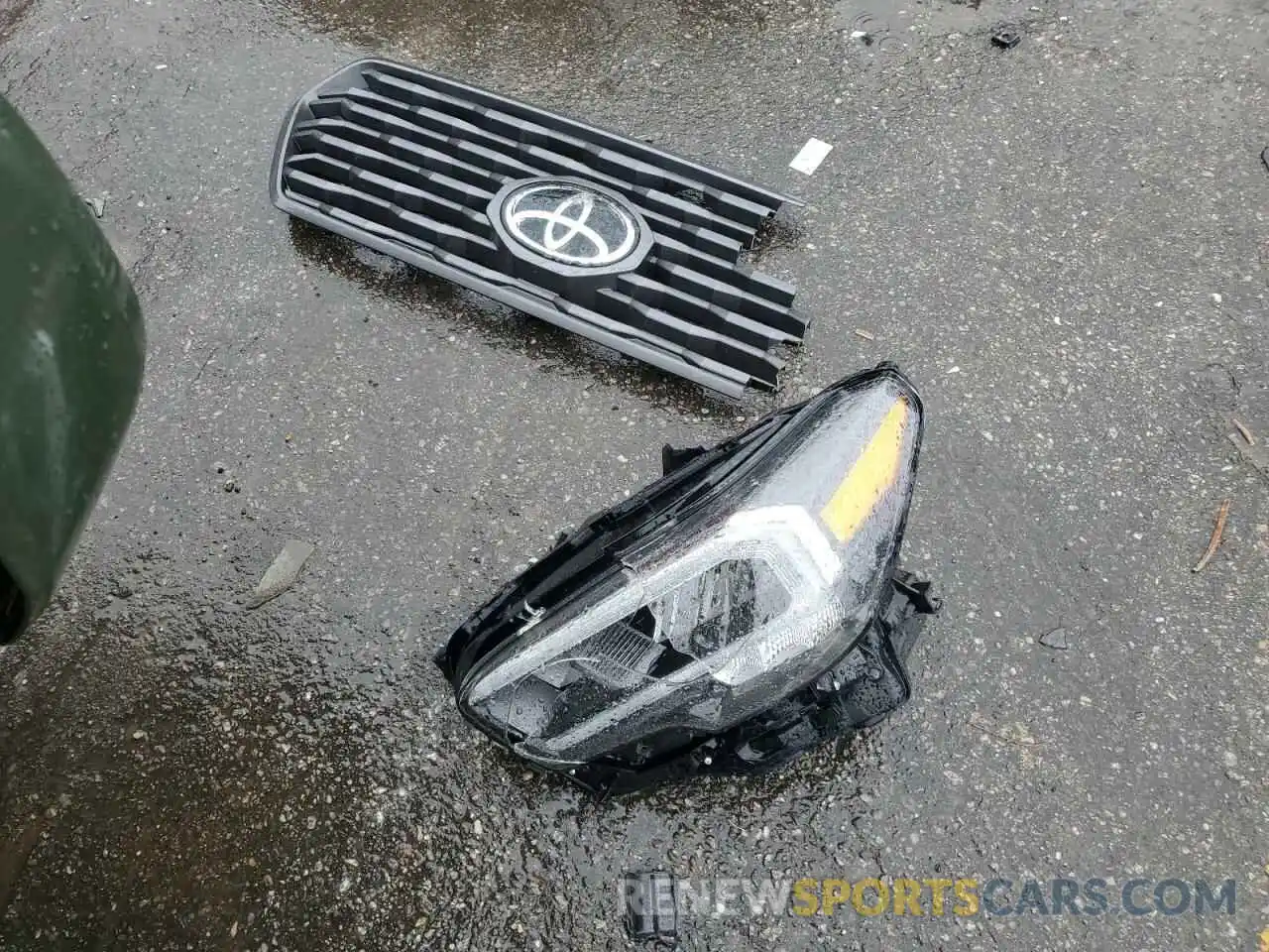 12 Photograph of a damaged car 5TFCZ5AN5MX252060 TOYOTA TACOMA 2021