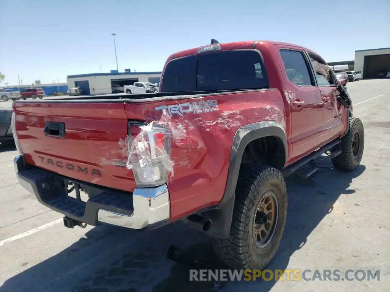 4 Photograph of a damaged car 5TFCZ5AN5MX255346 TOYOTA TACOMA 2021