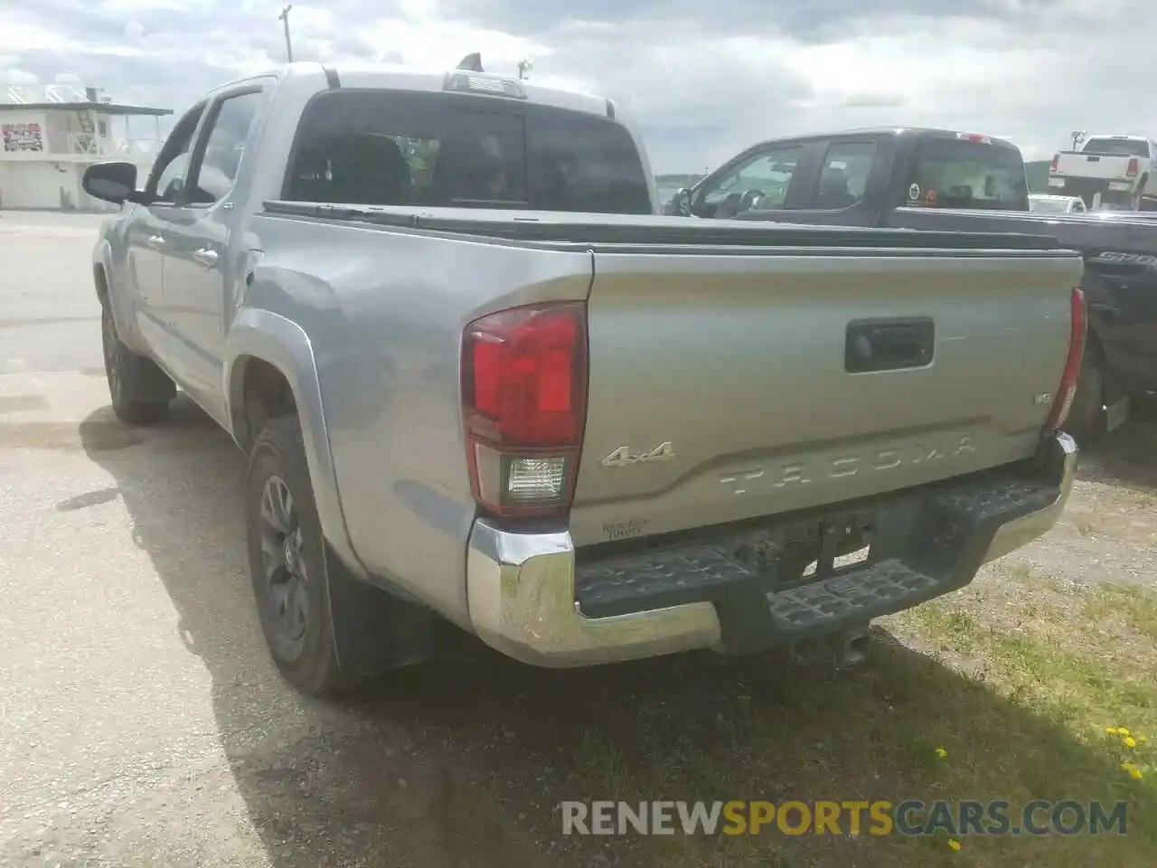 3 Photograph of a damaged car 5TFCZ5AN5MX282966 TOYOTA TACOMA 2021