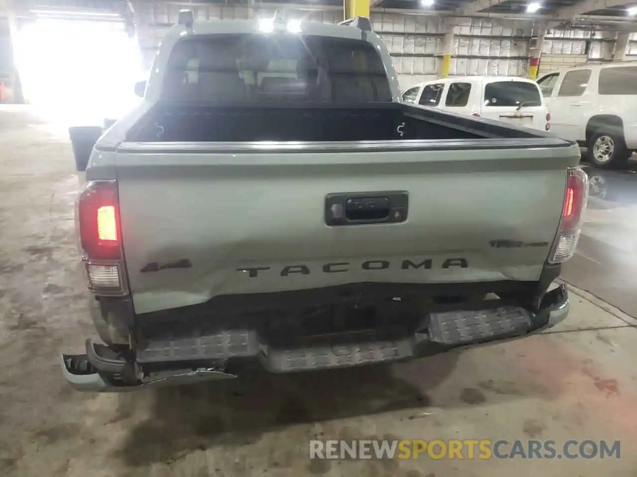 9 Photograph of a damaged car 5TFCZ5AN6MX245179 TOYOTA TACOMA 2021