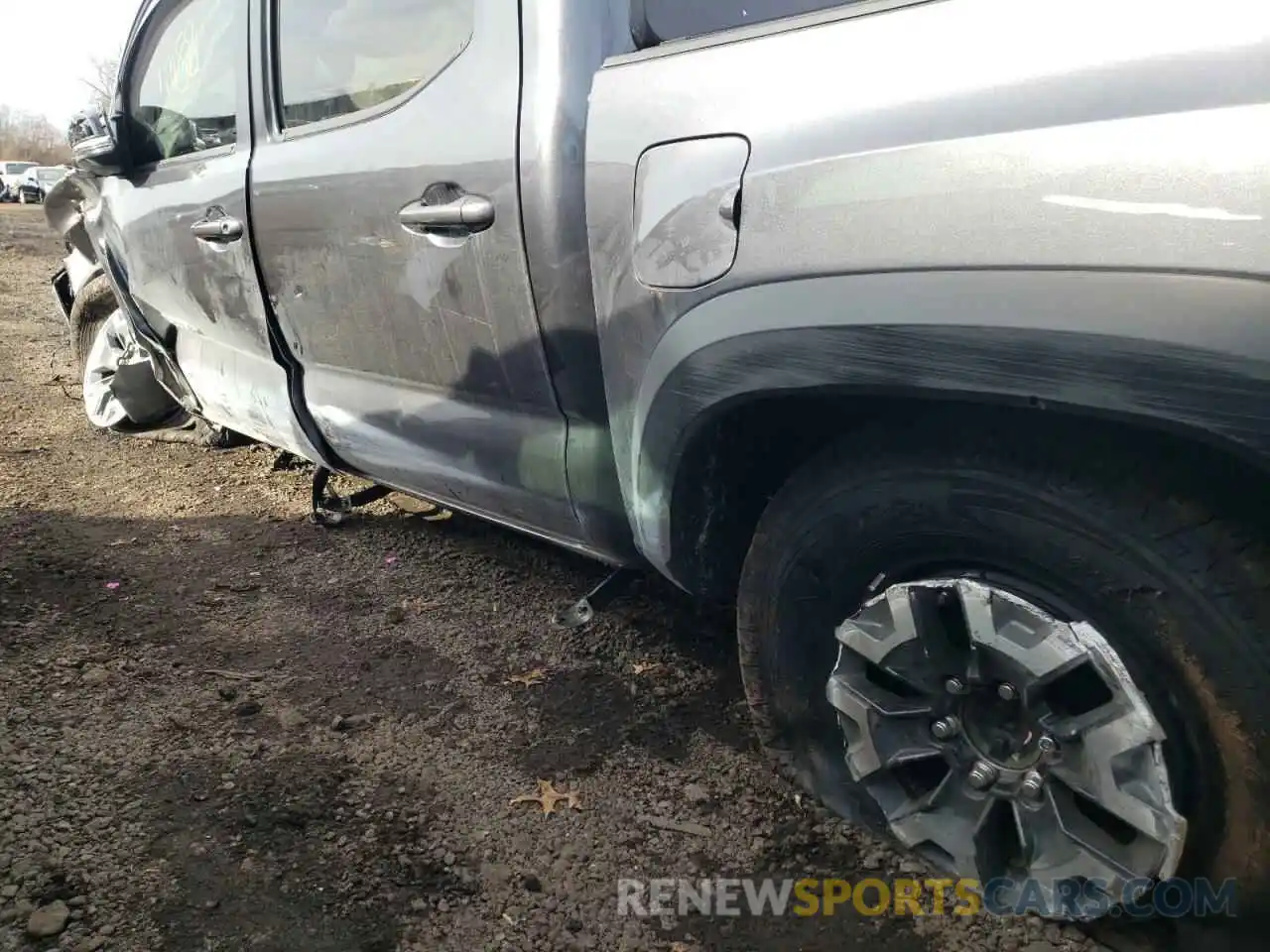 9 Photograph of a damaged car 5TFCZ5AN6MX256991 TOYOTA TACOMA 2021