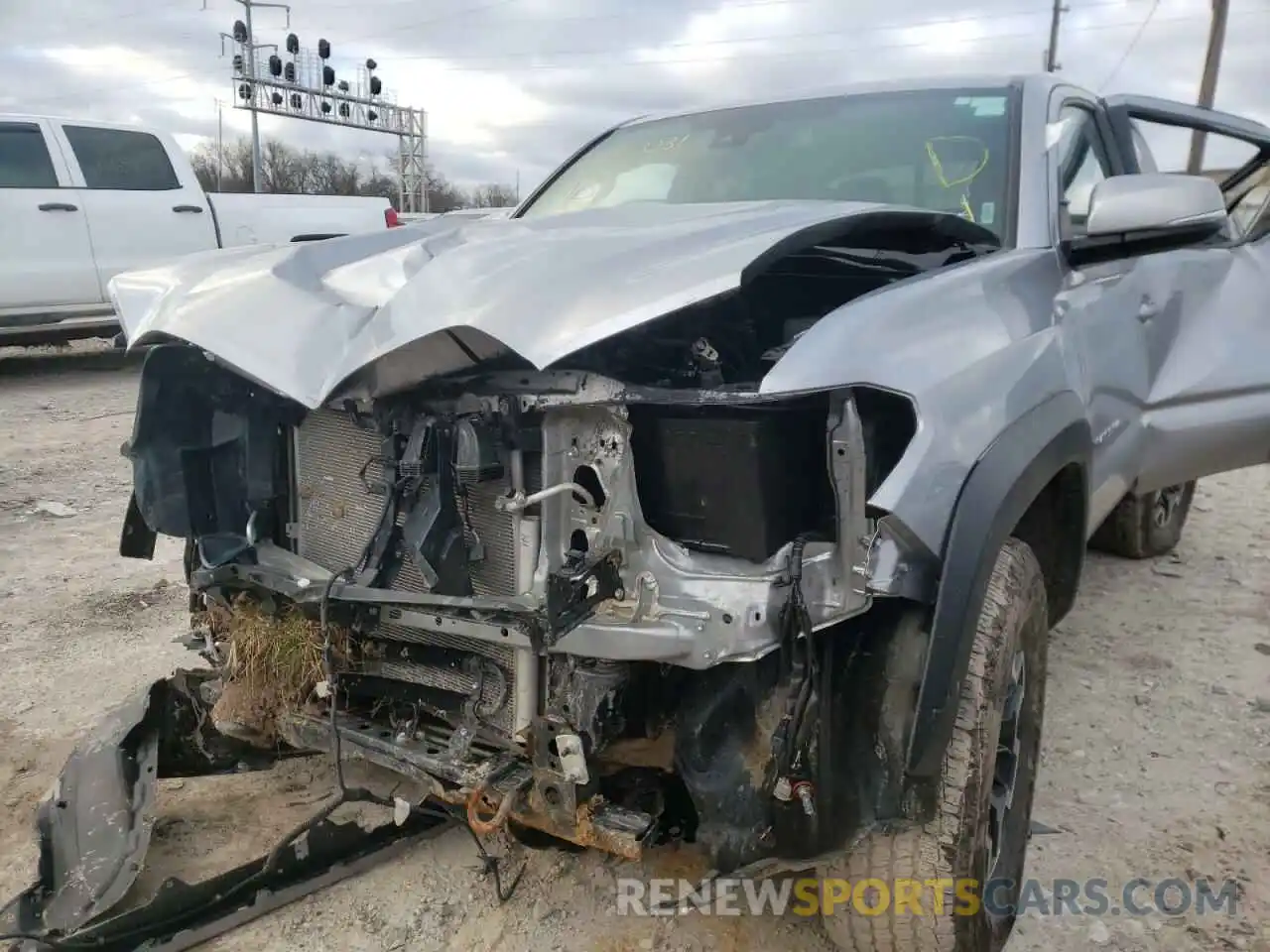 9 Photograph of a damaged car 5TFCZ5AN6MX258935 TOYOTA TACOMA 2021