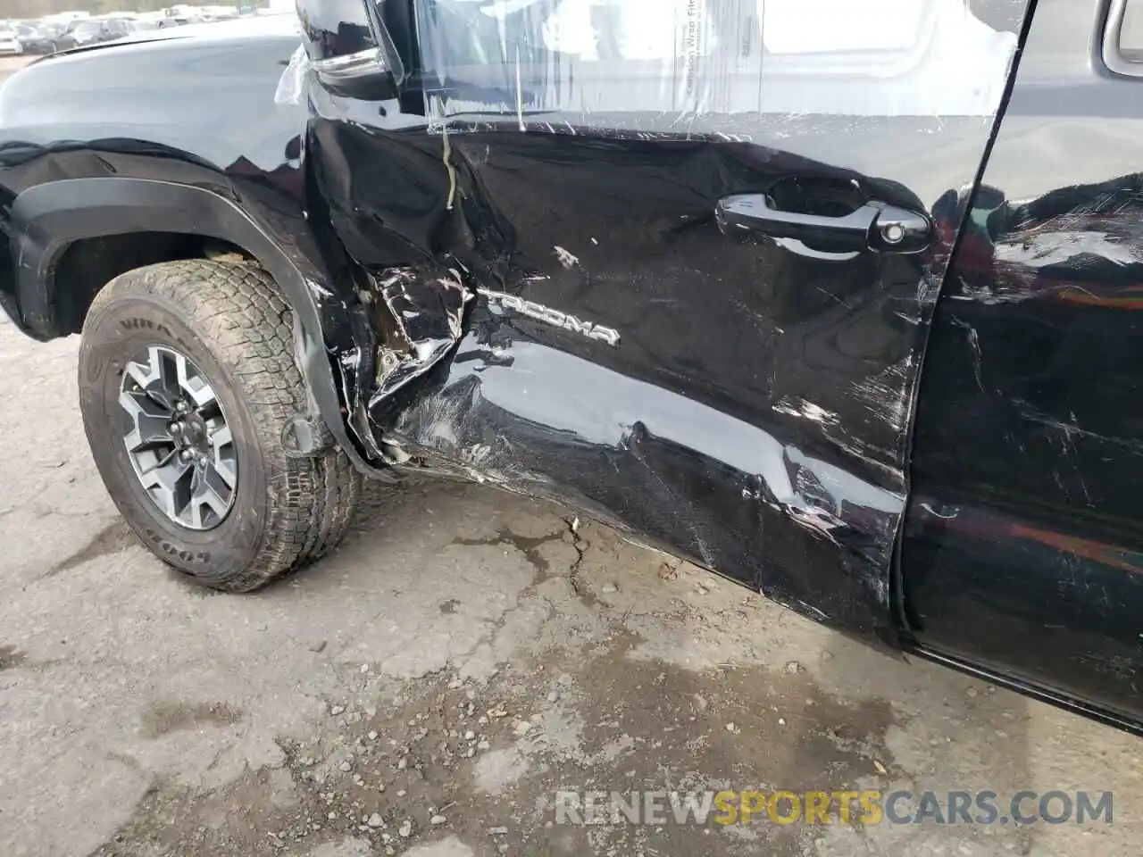 10 Photograph of a damaged car 5TFCZ5AN6MX263892 TOYOTA TACOMA 2021