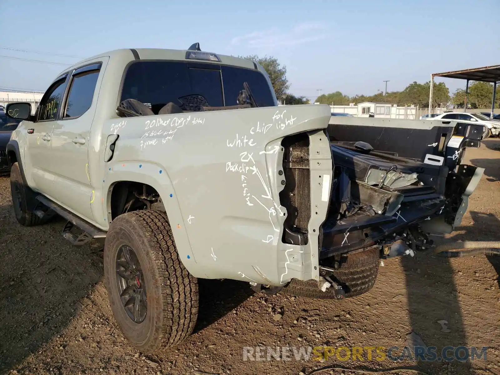 3 Photograph of a damaged car 5TFCZ5AN6MX264587 TOYOTA TACOMA 2021