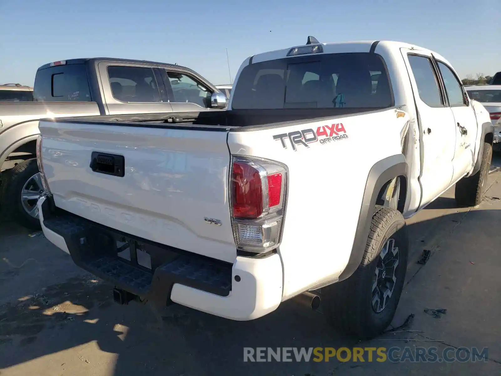 4 Фотография поврежденного автомобиля 5TFCZ5AN6MX264816 TOYOTA TACOMA 2021