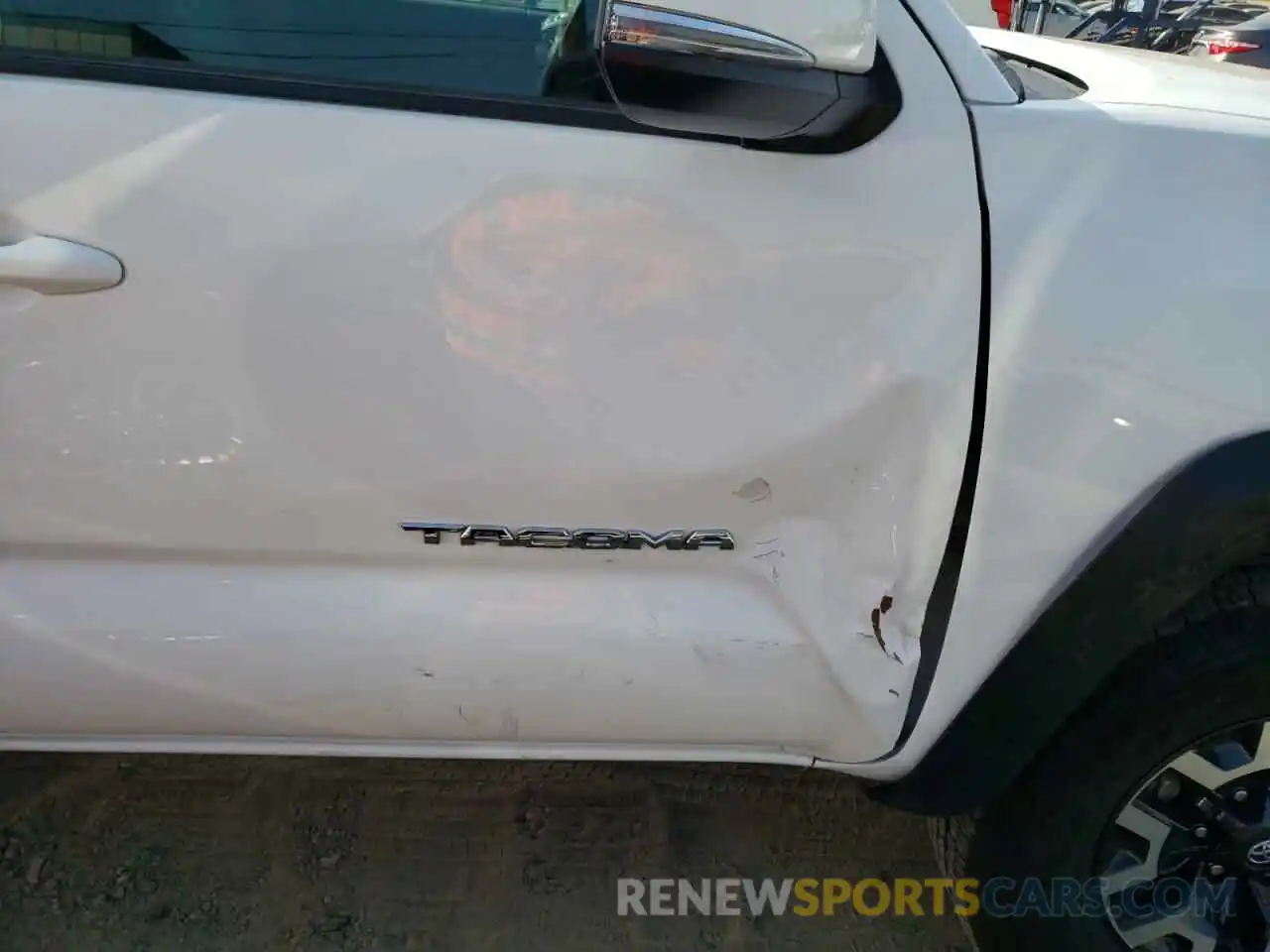 9 Photograph of a damaged car 5TFCZ5AN6MX269059 TOYOTA TACOMA 2021