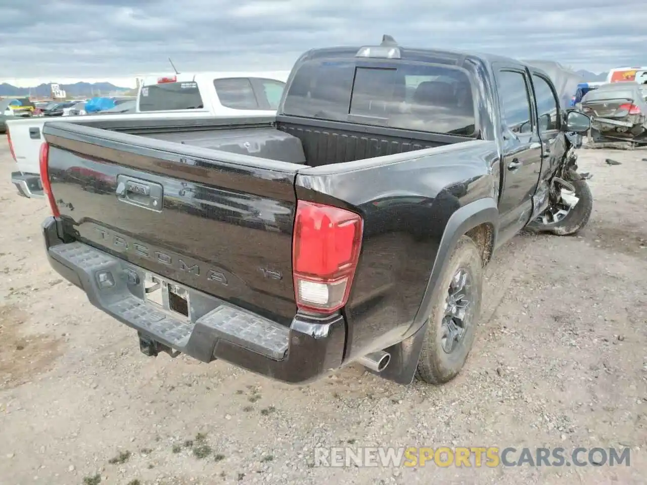 4 Photograph of a damaged car 5TFCZ5AN6MX271538 TOYOTA TACOMA 2021