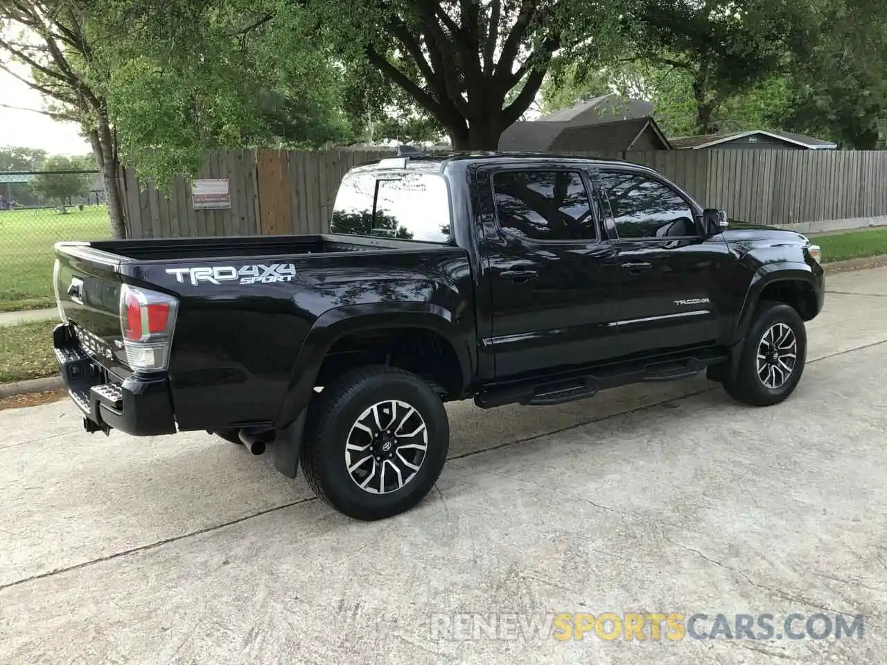 4 Photograph of a damaged car 5TFCZ5AN6MX276643 TOYOTA TACOMA 2021