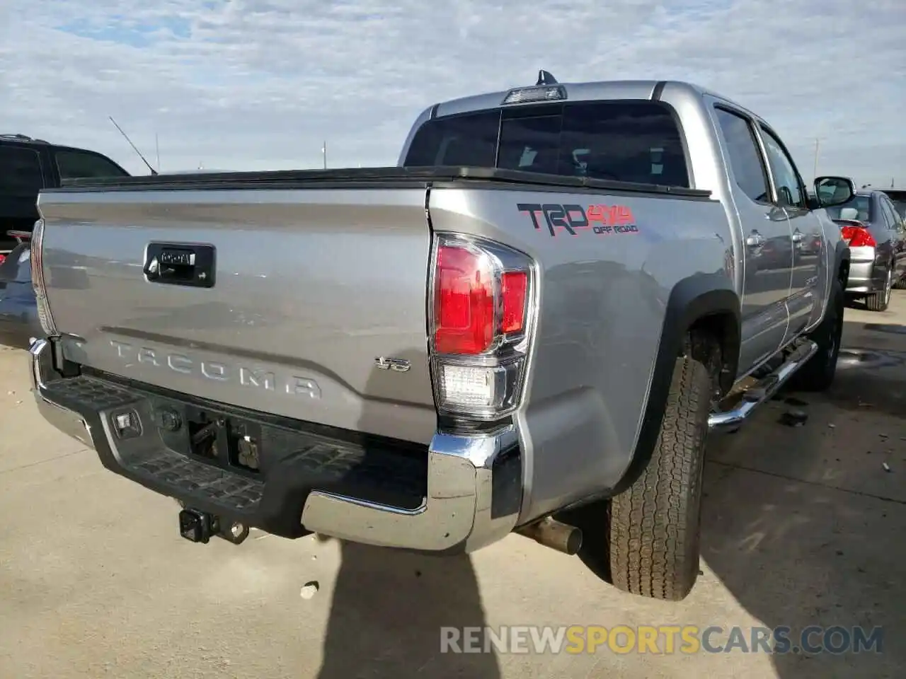 4 Photograph of a damaged car 5TFCZ5AN6MX281910 TOYOTA TACOMA 2021