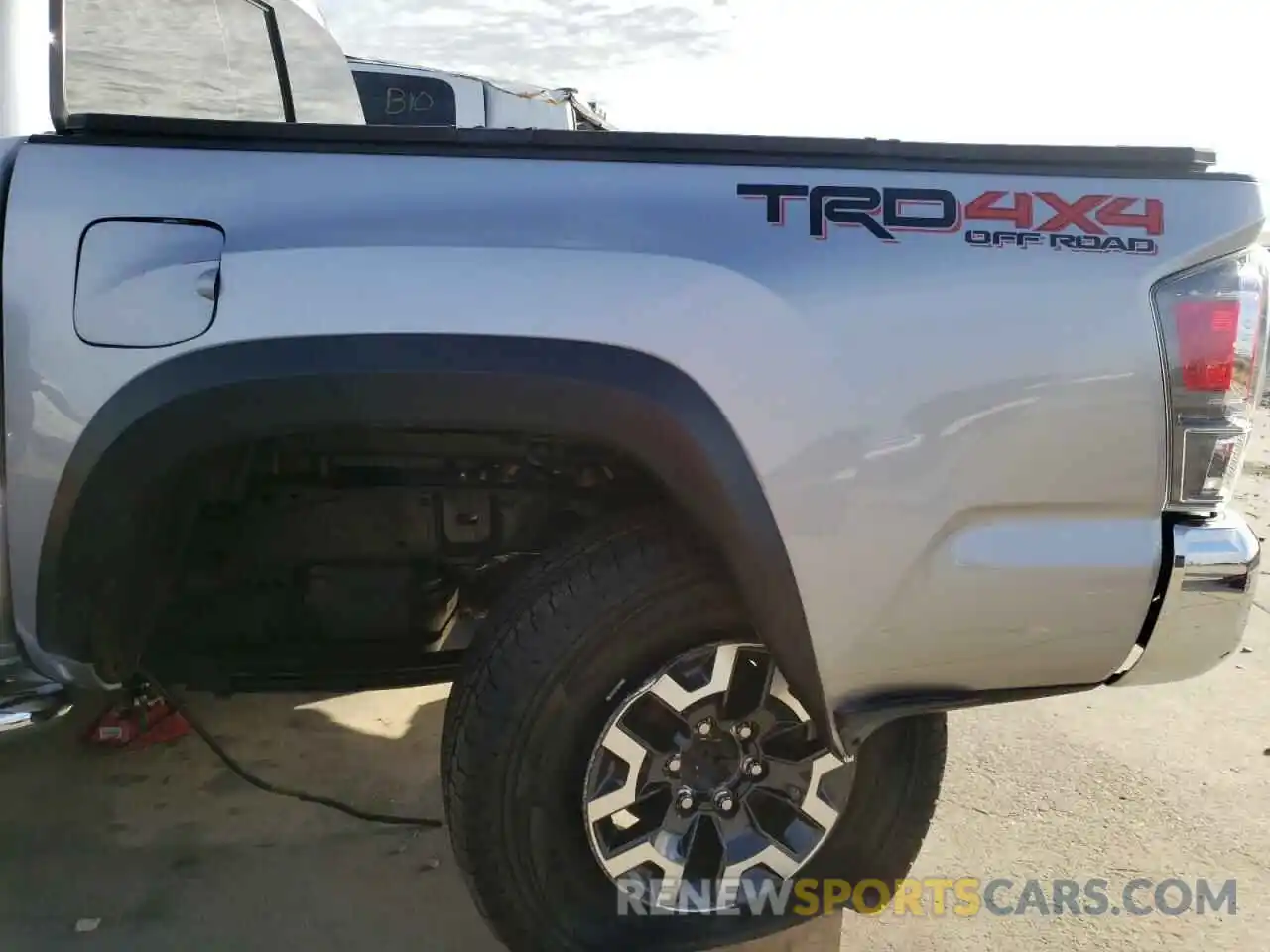 9 Фотография поврежденного автомобиля 5TFCZ5AN6MX281910 TOYOTA TACOMA 2021