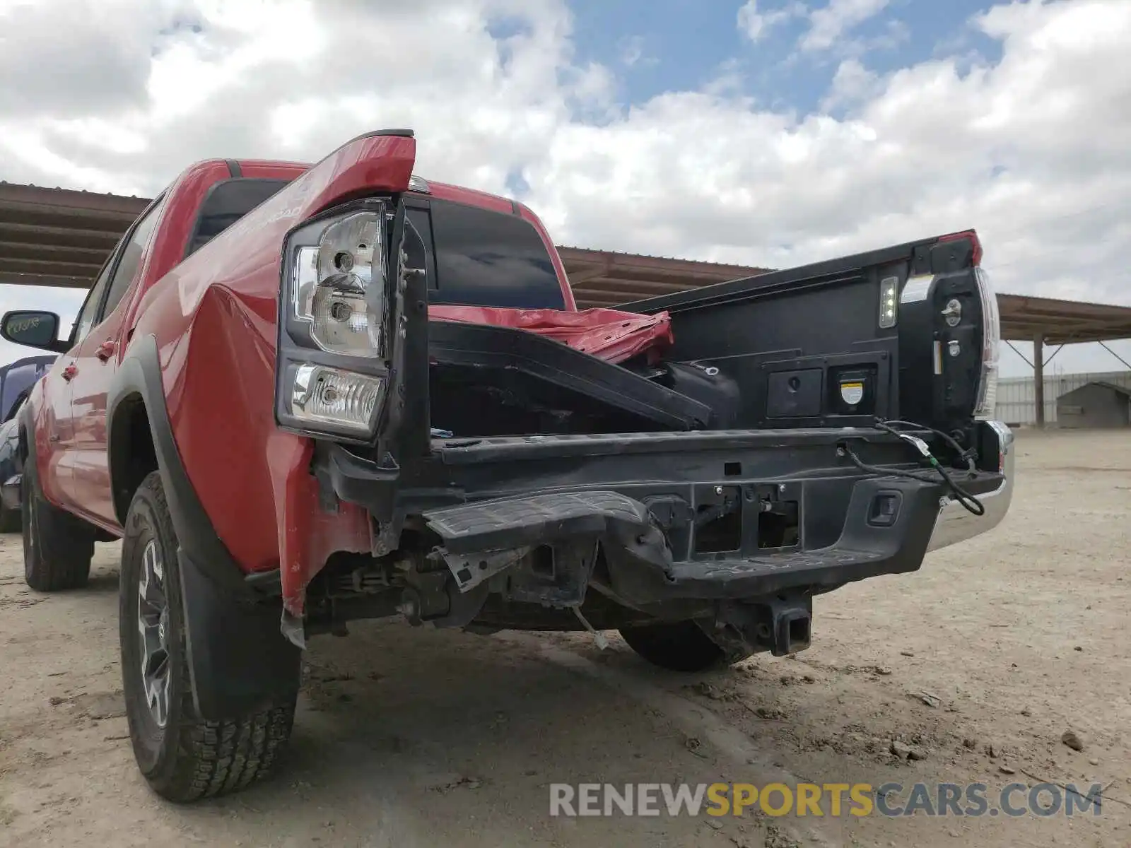 9 Photograph of a damaged car 5TFCZ5AN7MX246423 TOYOTA TACOMA 2021