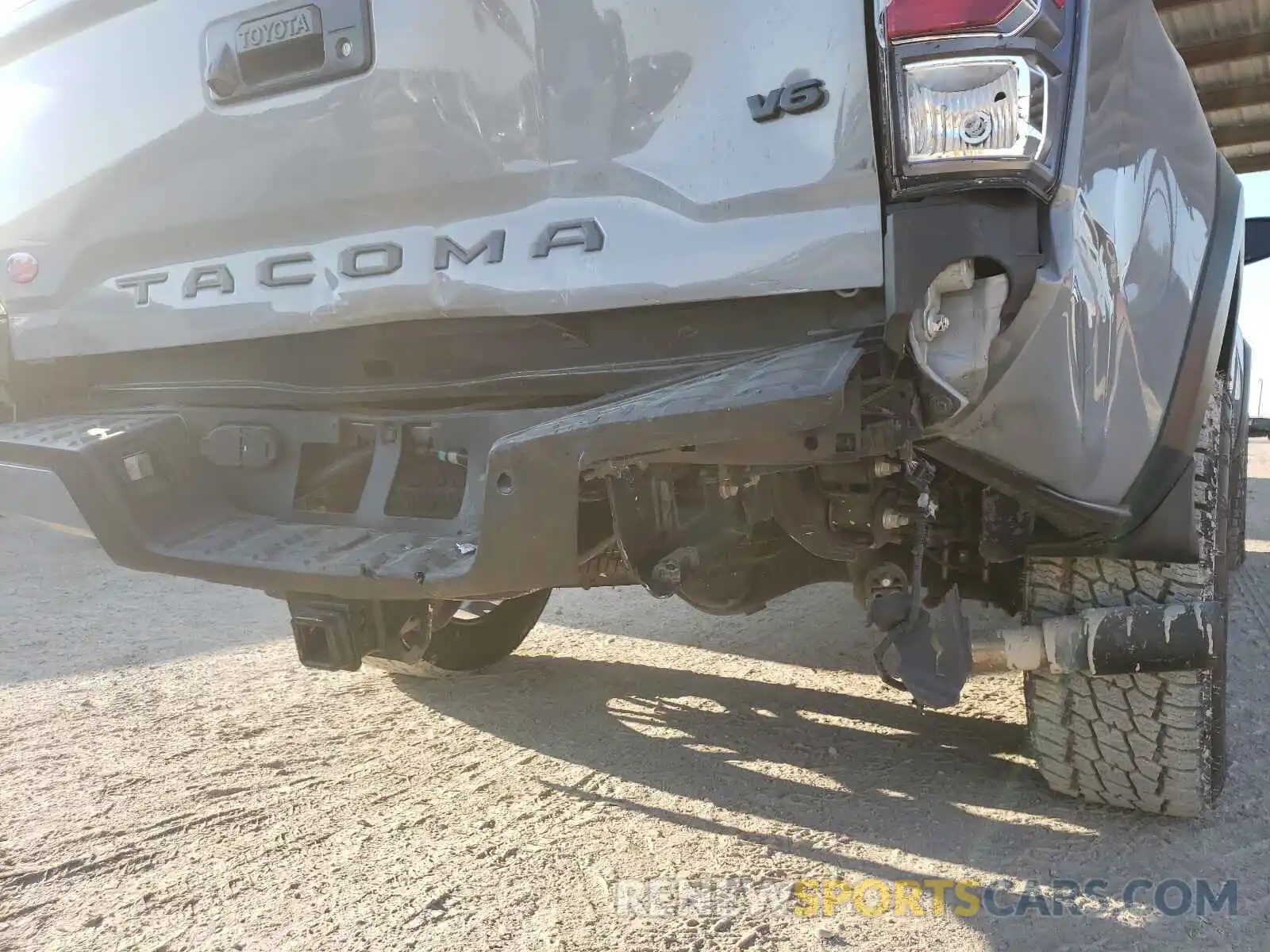 9 Photograph of a damaged car 5TFCZ5AN7MX258443 TOYOTA TACOMA 2021