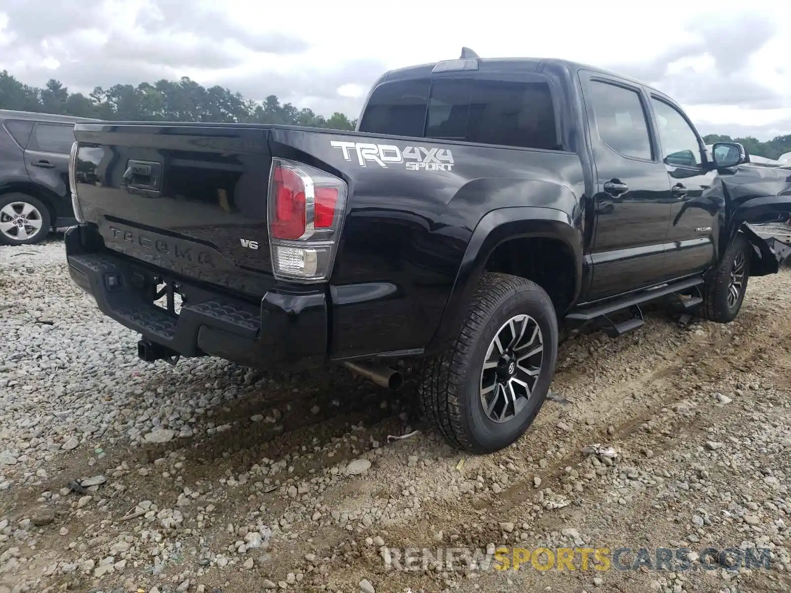 4 Photograph of a damaged car 5TFCZ5AN7MX260063 TOYOTA TACOMA 2021