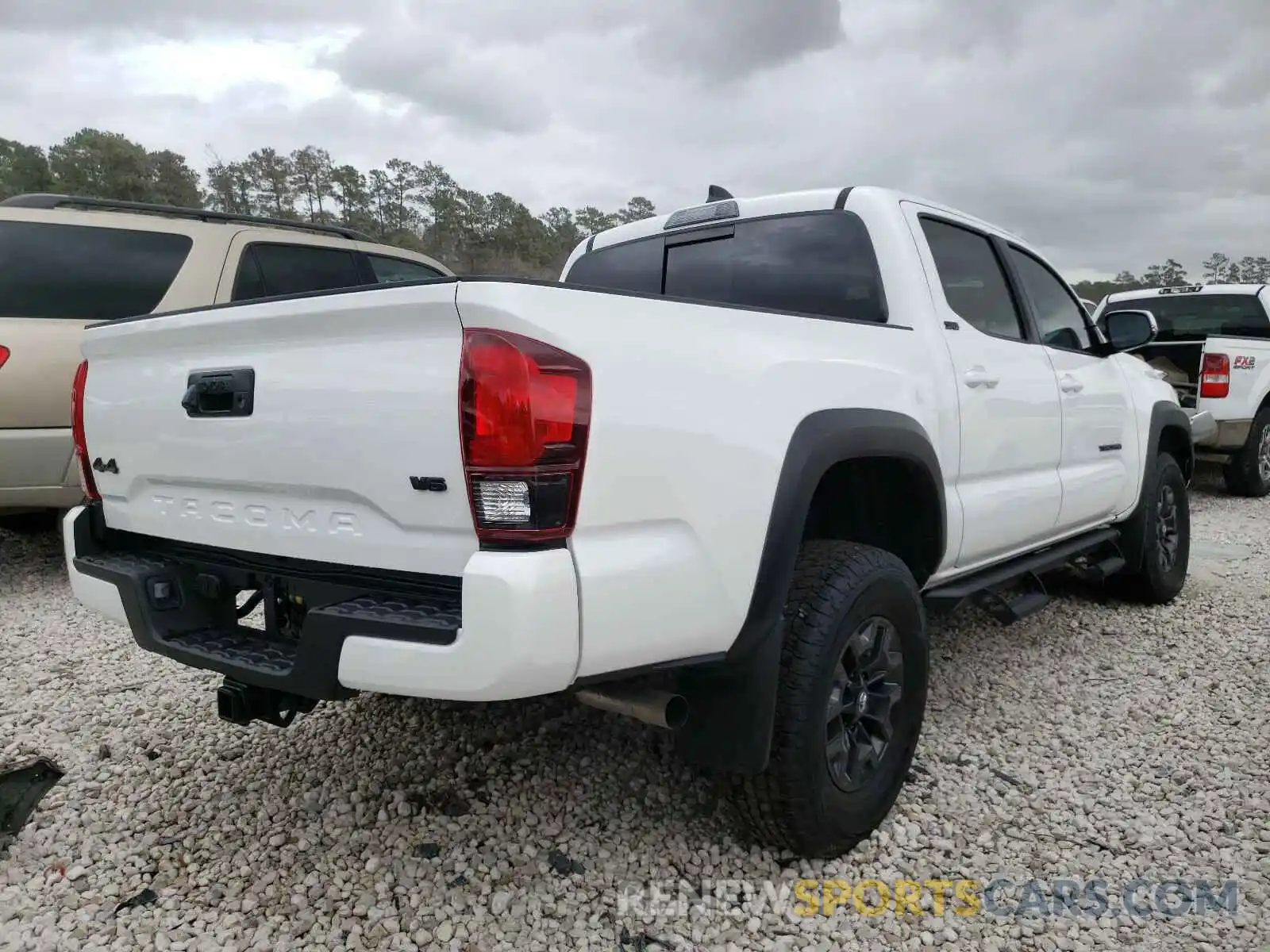 4 Photograph of a damaged car 5TFCZ5AN7MX261097 TOYOTA TACOMA 2021