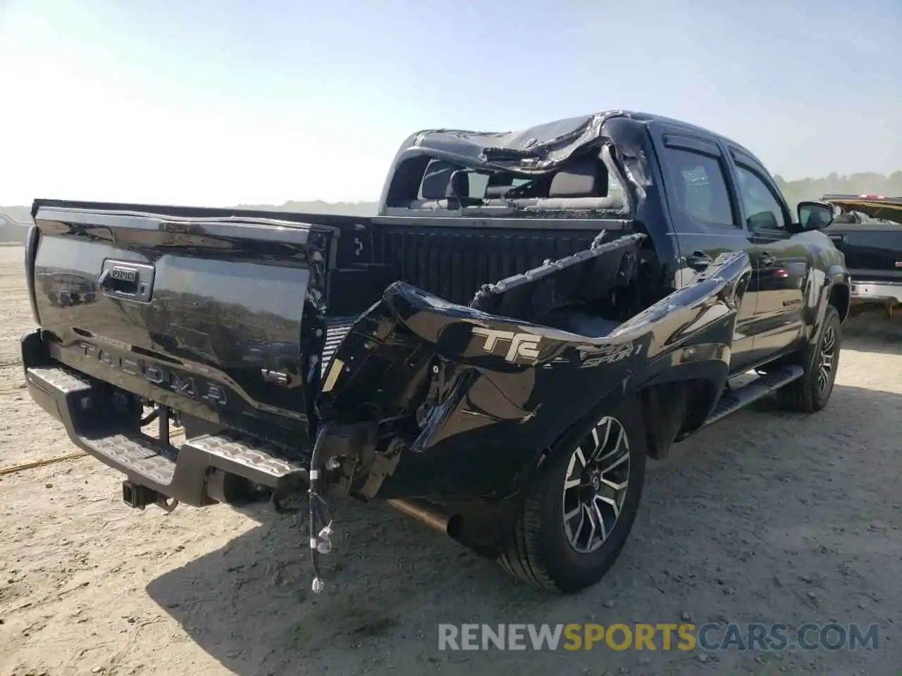 4 Photograph of a damaged car 5TFCZ5AN7MX262542 TOYOTA TACOMA 2021