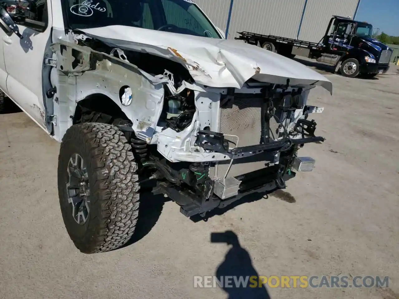 9 Photograph of a damaged car 5TFCZ5AN7MX272472 TOYOTA TACOMA 2021