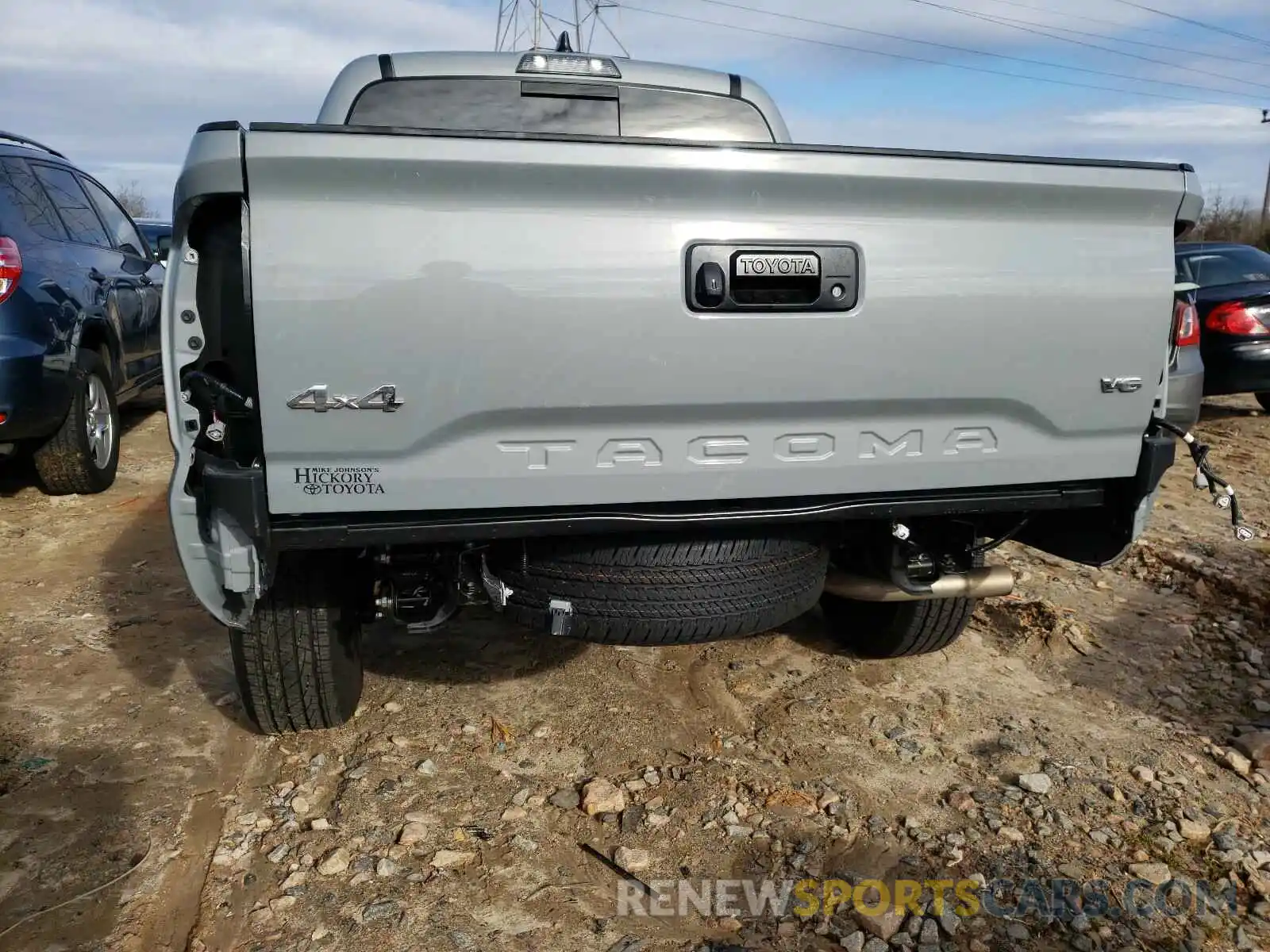 9 Photograph of a damaged car 5TFCZ5AN8MX251551 TOYOTA TACOMA 2021