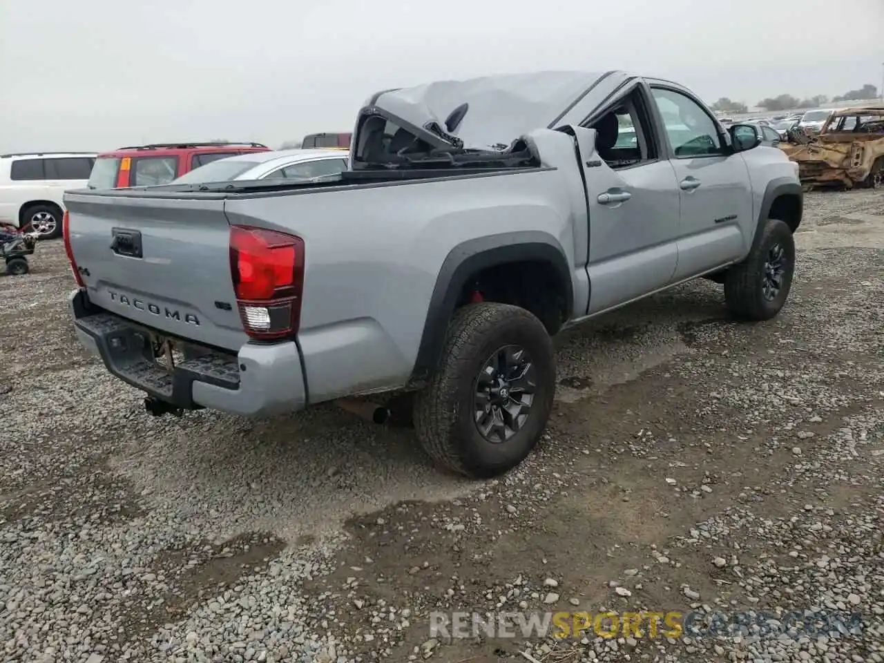 4 Photograph of a damaged car 5TFCZ5AN8MX255258 TOYOTA TACOMA 2021