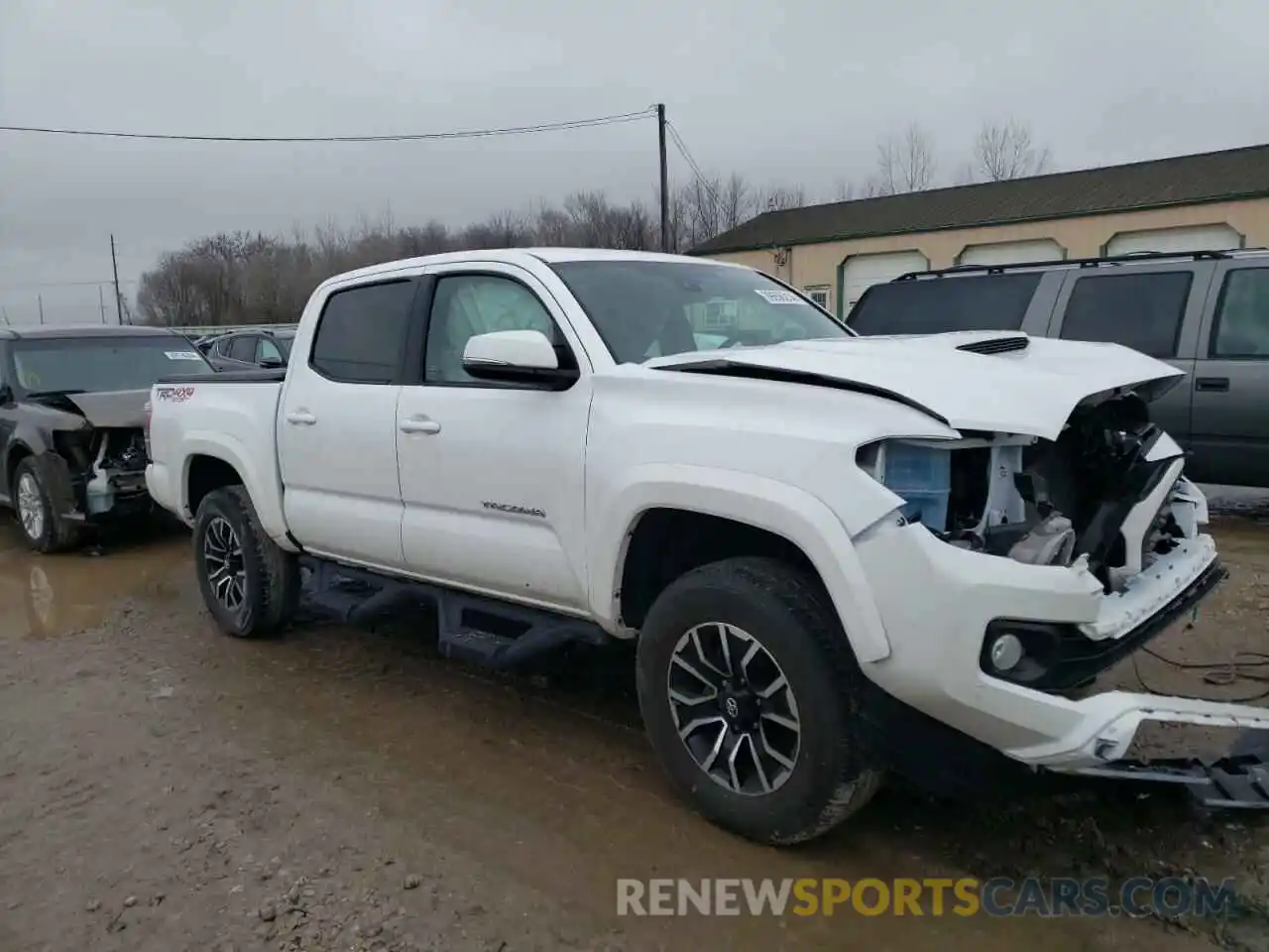 4 Photograph of a damaged car 5TFCZ5AN8MX266292 TOYOTA TACOMA 2021