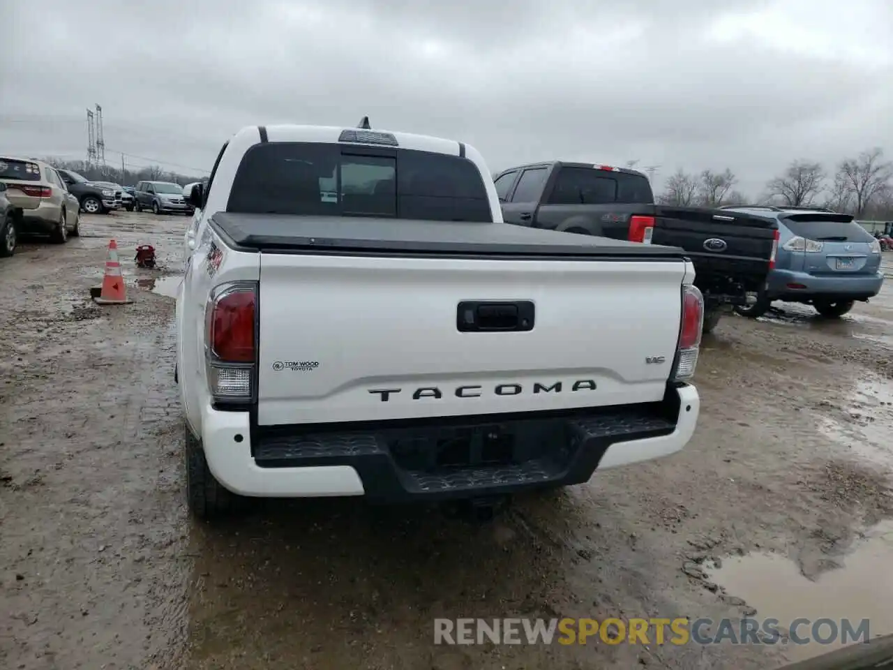 6 Photograph of a damaged car 5TFCZ5AN8MX266292 TOYOTA TACOMA 2021